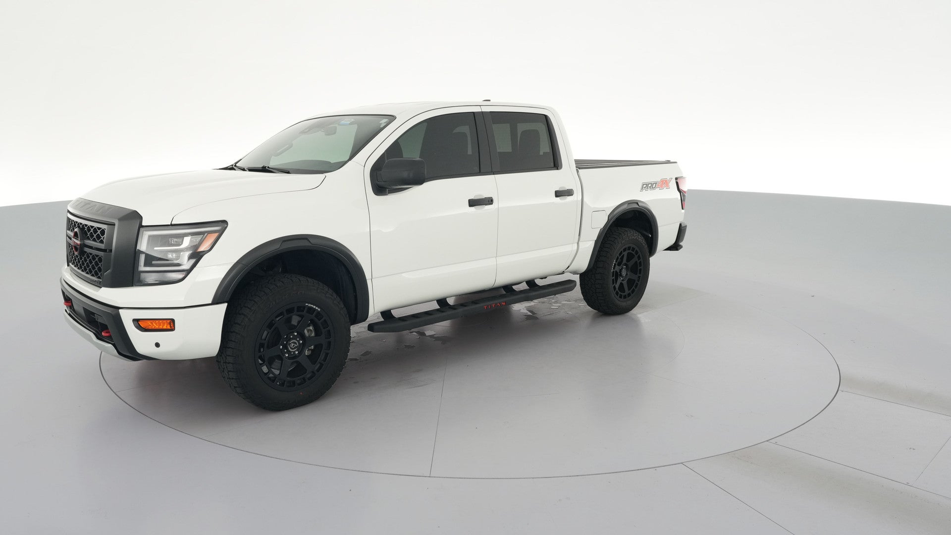 2024 Nissan Titan Crew Cab vehicle photo