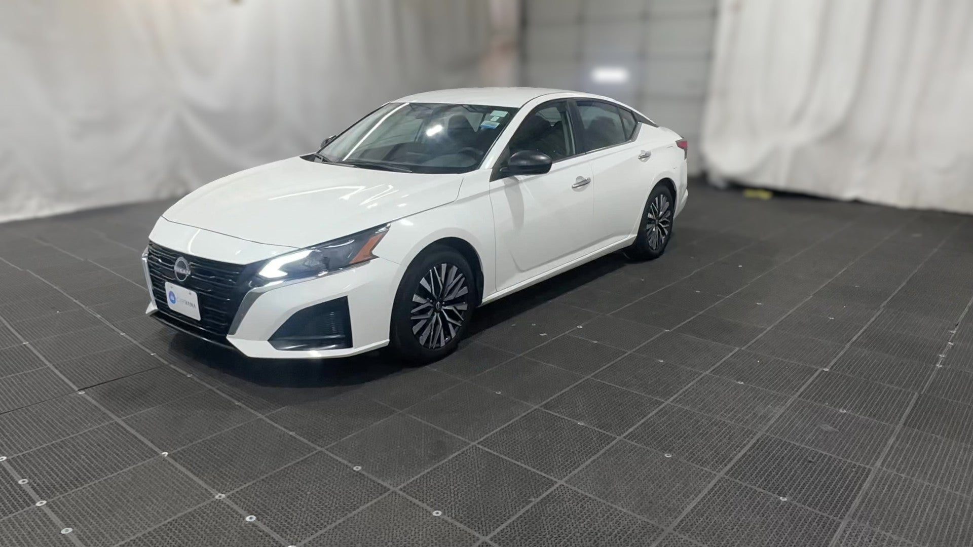 2025 Nissan Altima vehicle photo