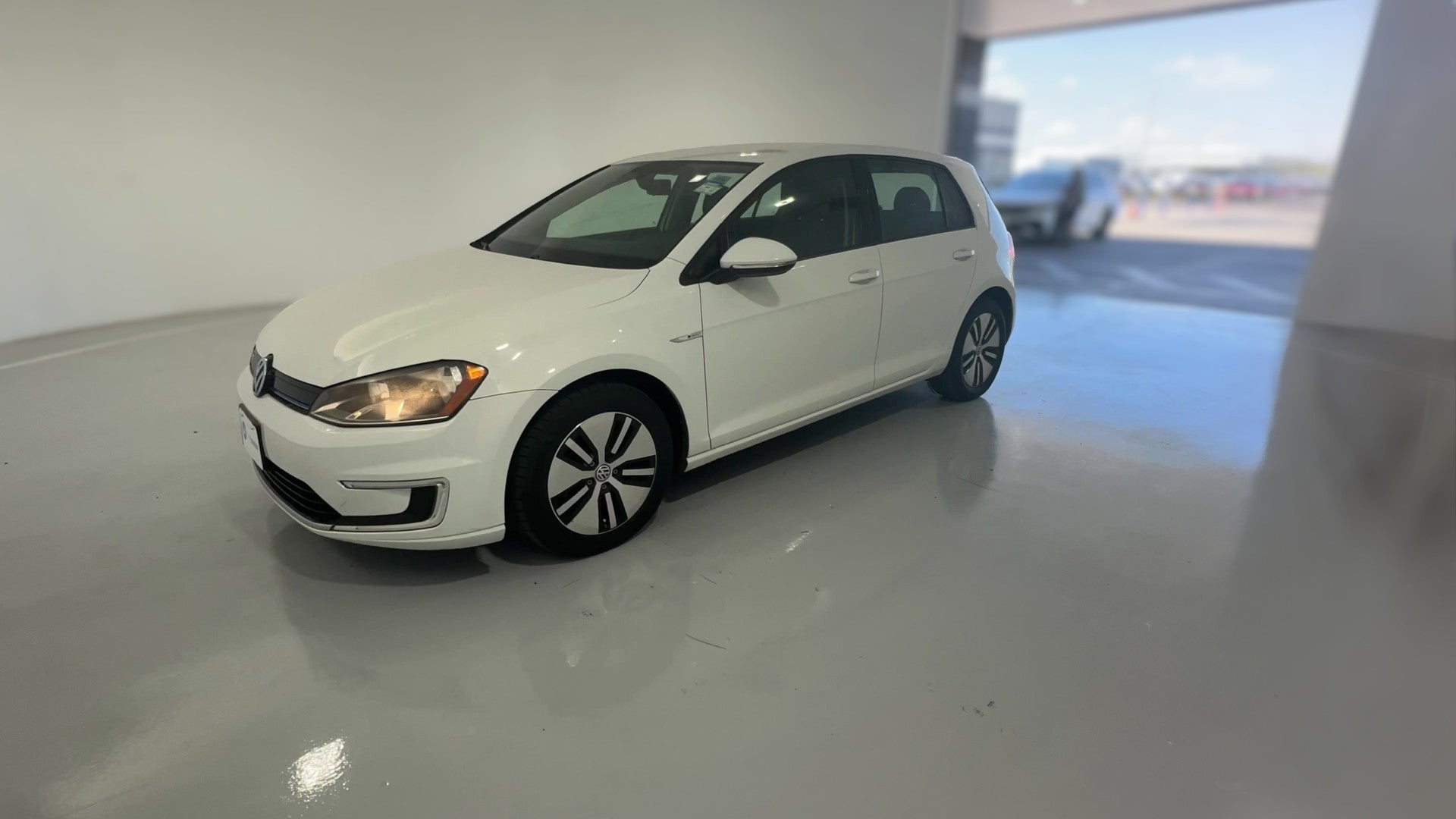2016 Volkswagen e-Golf vehicle photo