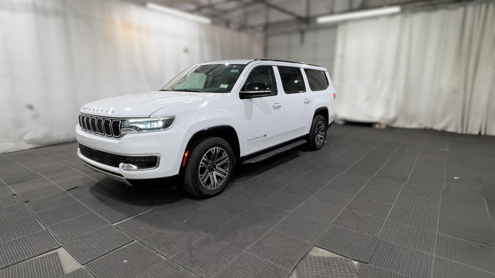 2023 Jeep Wagoneer L vehicle photo