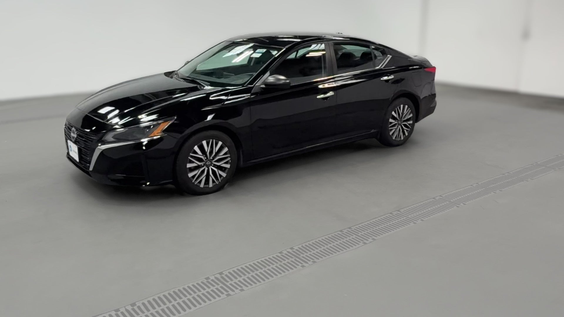 2025 Nissan Altima vehicle photo