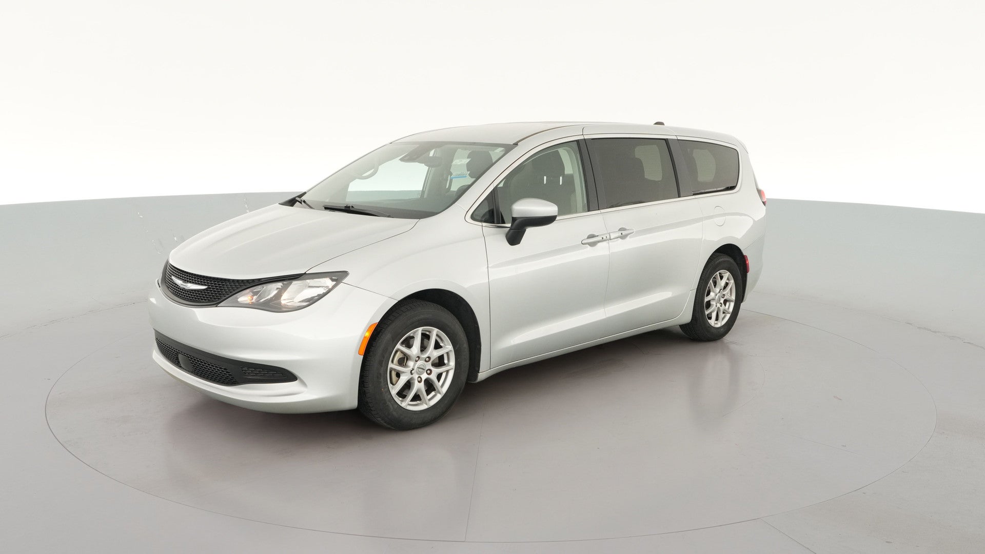 2023 Chrysler Voyager vehicle photo