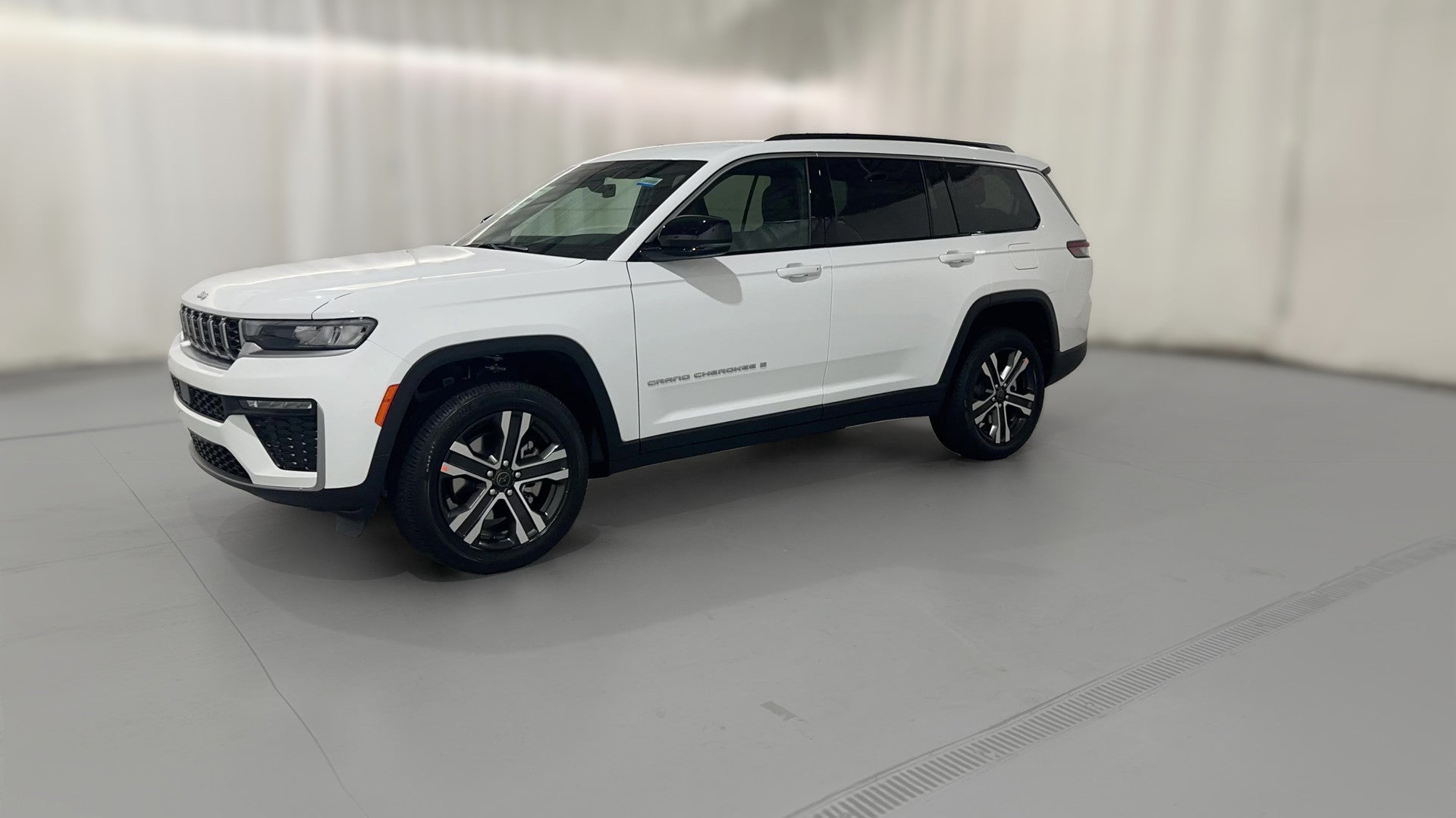 2027 Jeep Grand Cherokee L vehicle photo