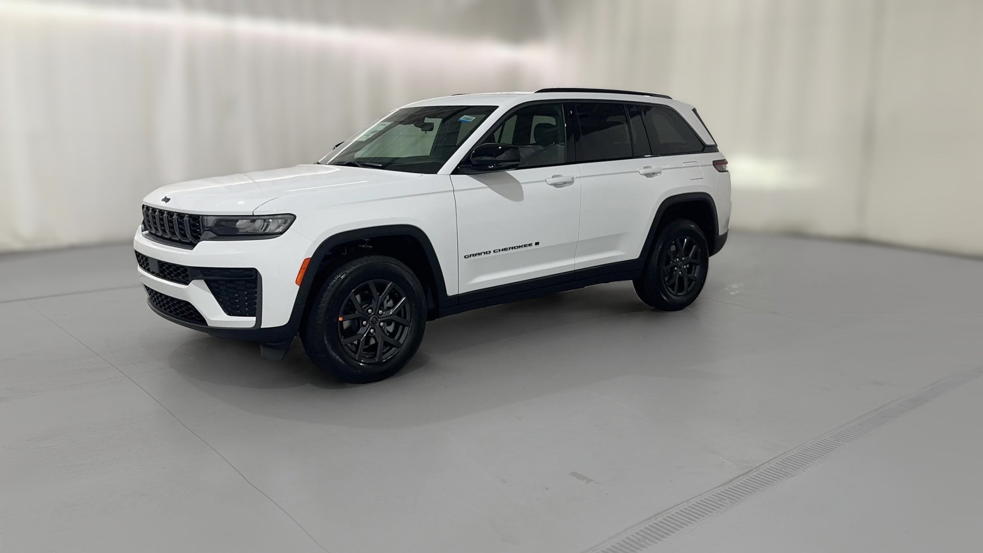 2027 Jeep Grand Cherokee vehicle photo