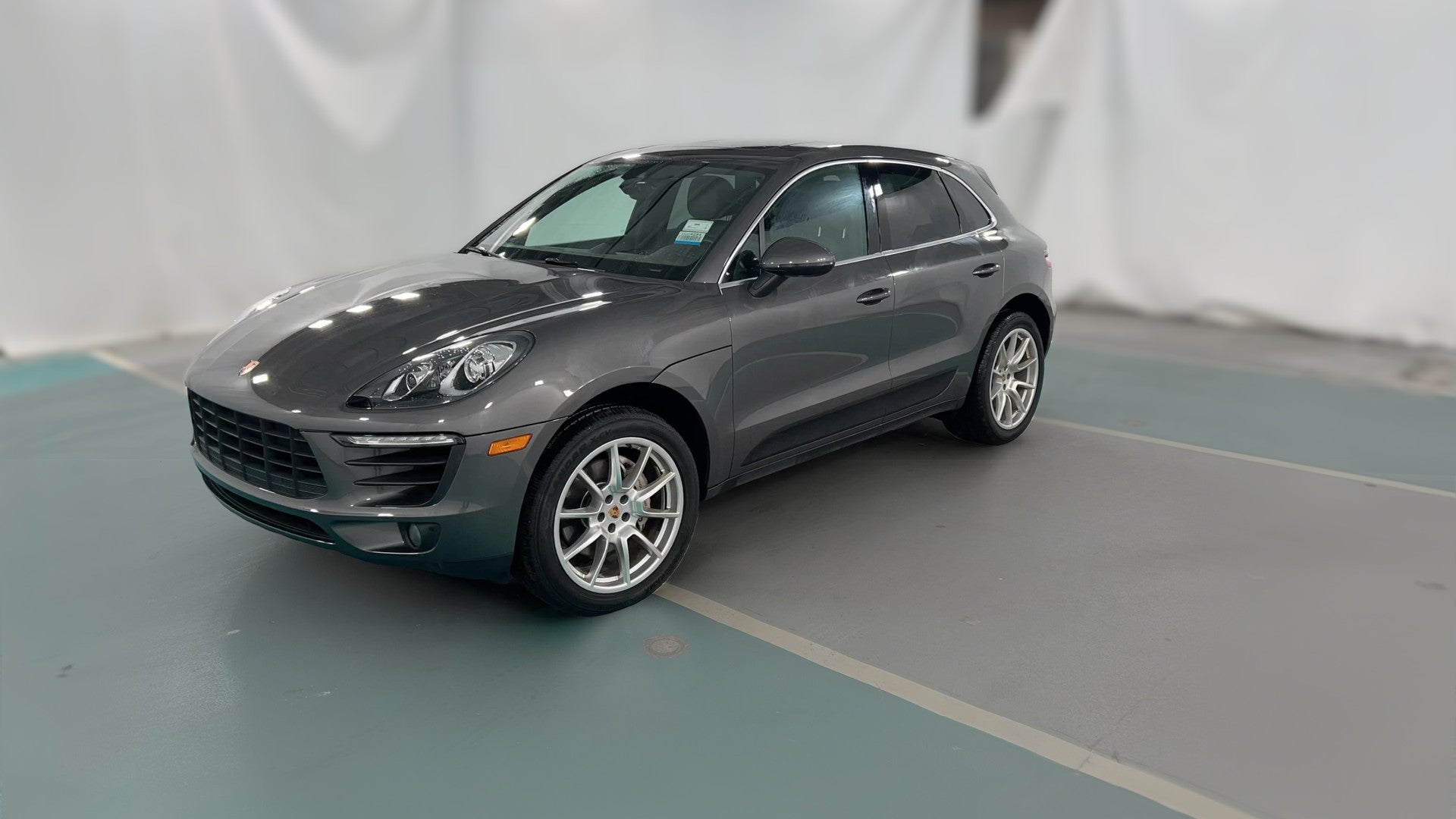 2018 Porsche Macan vehicle photo