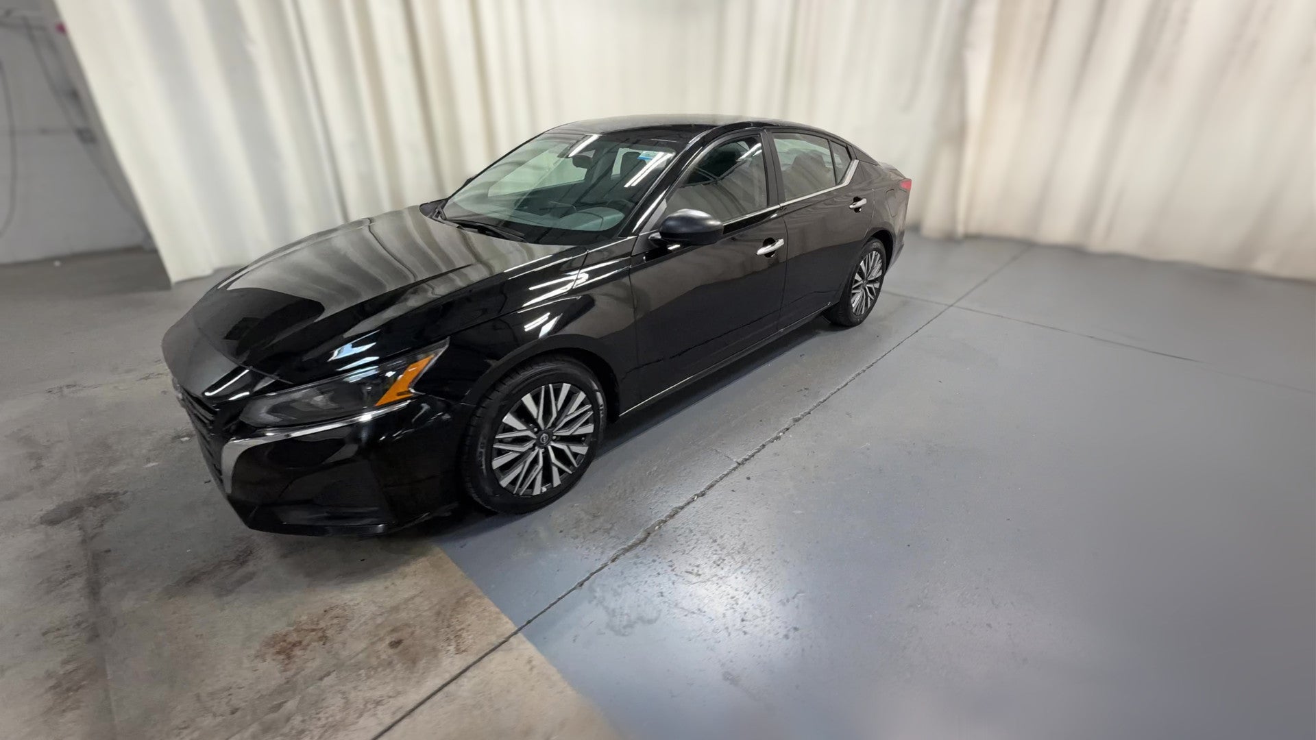 2025 Nissan Altima vehicle photo