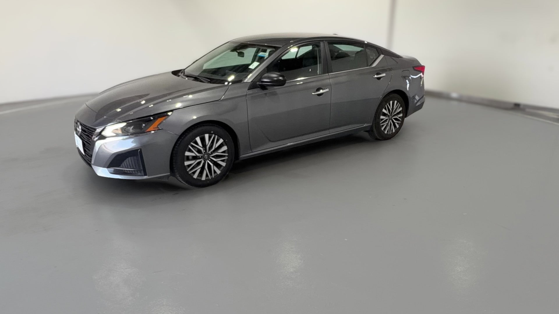 2025 Nissan Altima vehicle photo