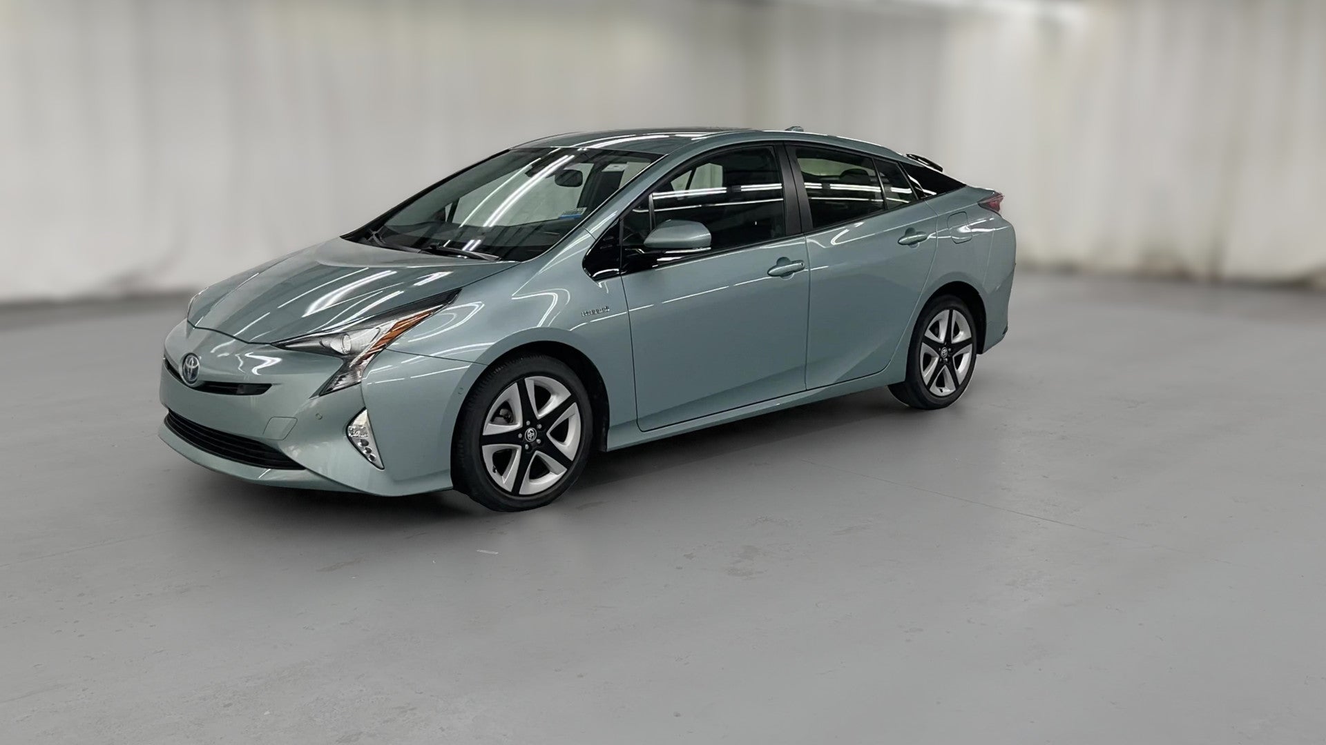 2018 Toyota Prius vehicle photo