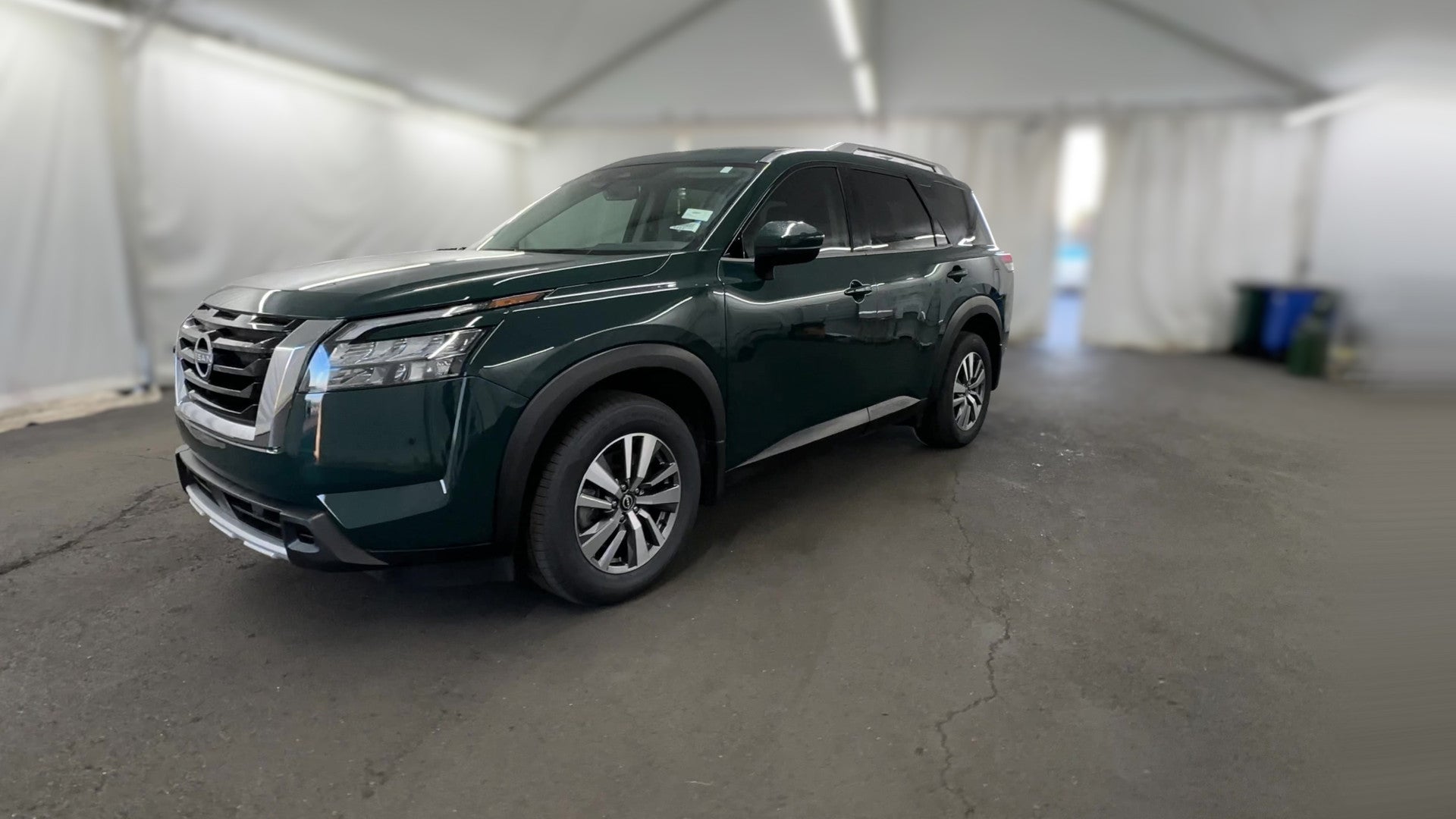 2025 Nissan Pathfinder vehicle photo