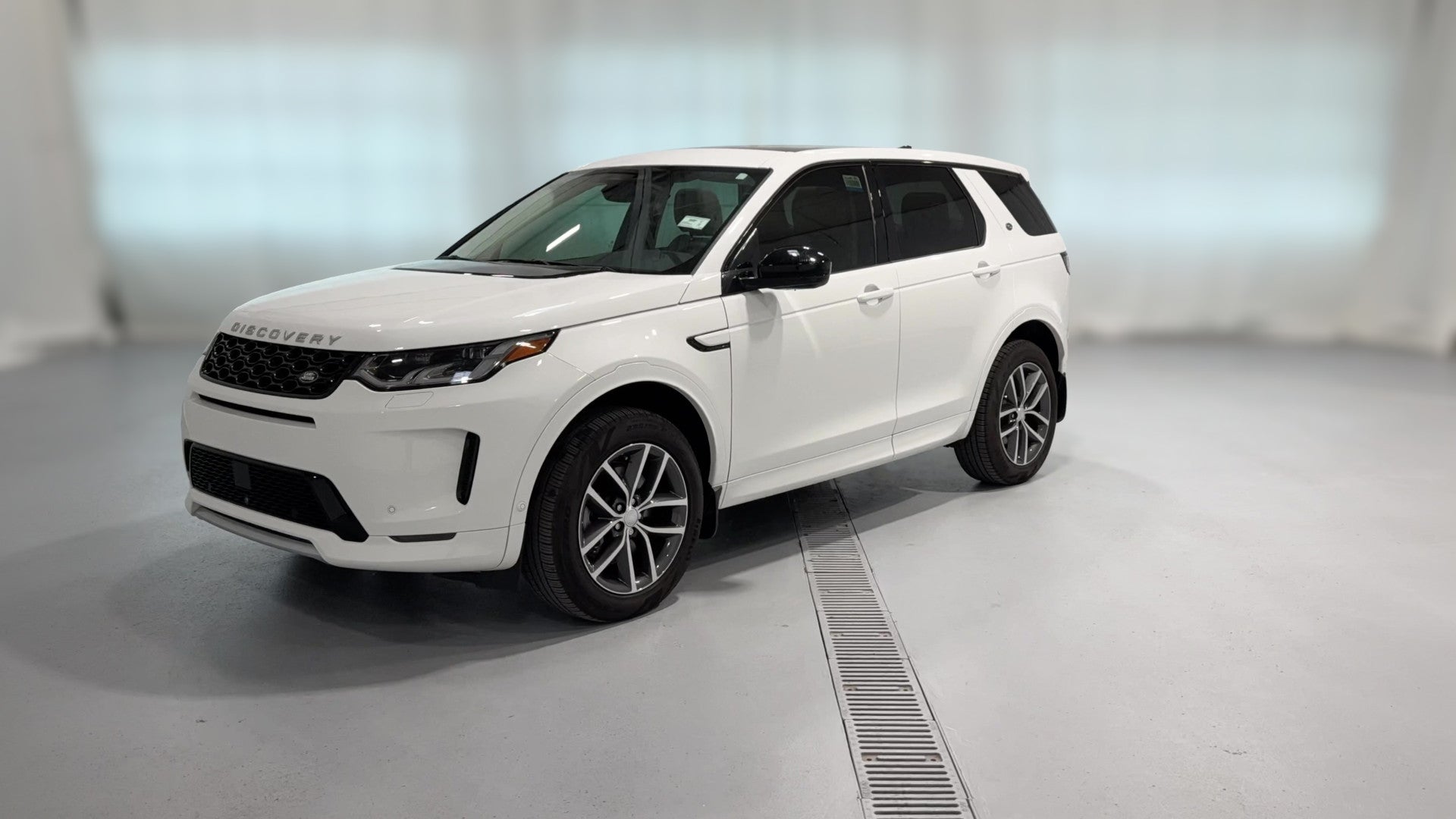 2025 Land Rover Discovery Sport vehicle photo