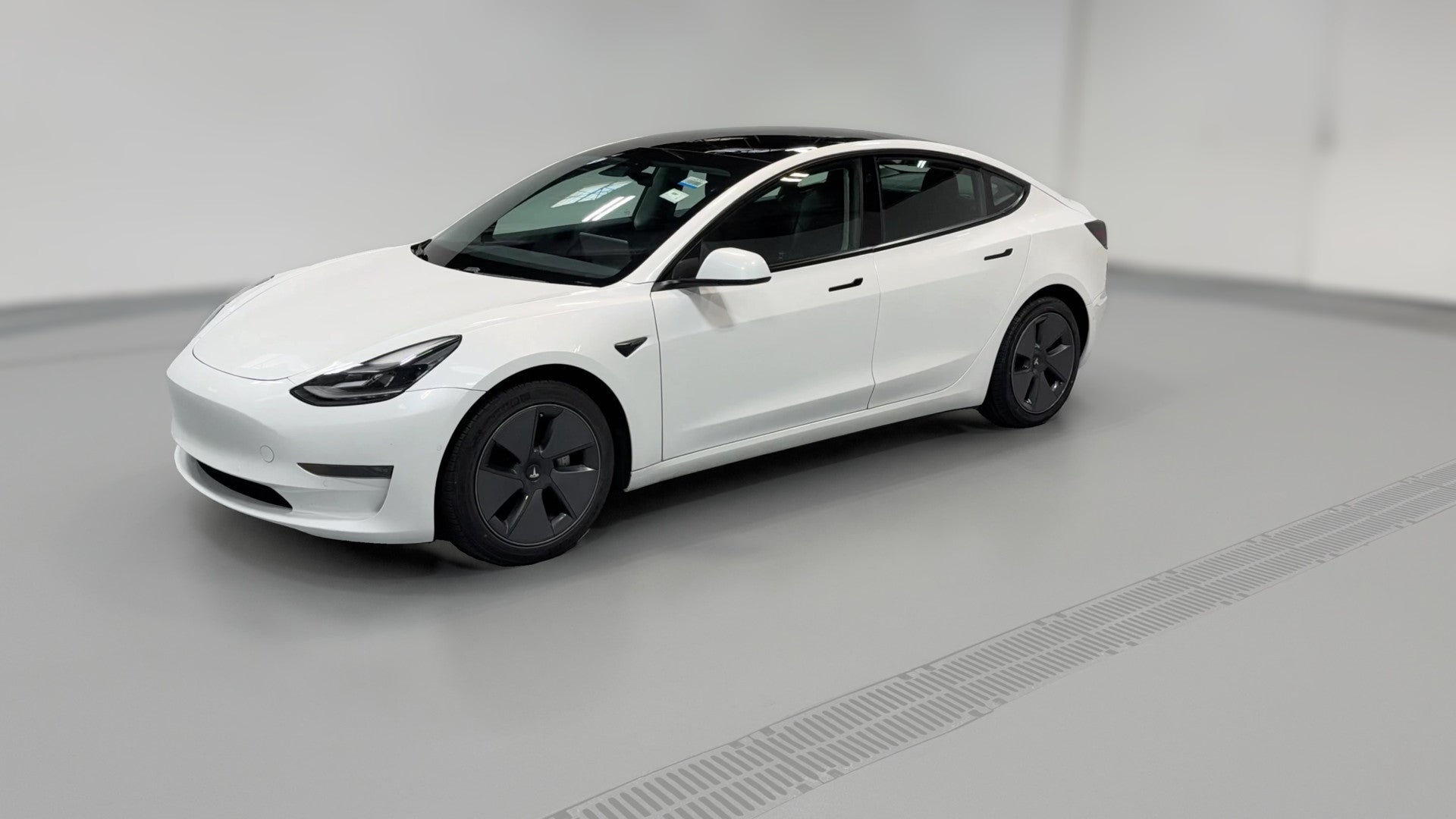 2021 Tesla Model 3 vehicle photo