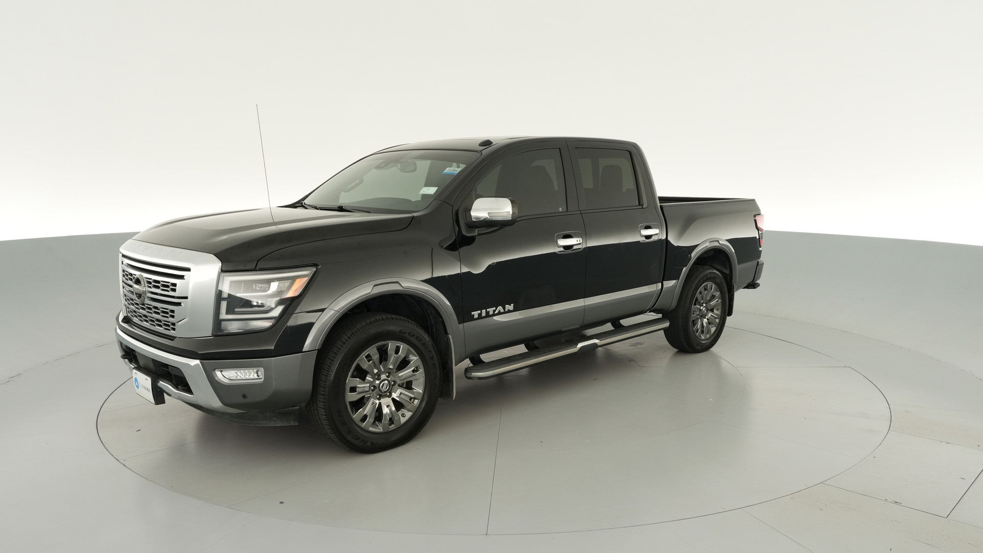 2021 Nissan Titan Crew Cab vehicle photo