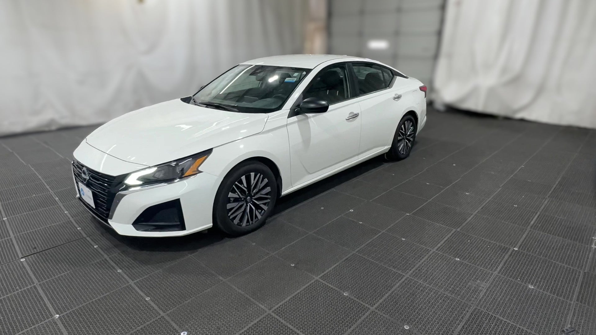 2025 Nissan Altima vehicle photo