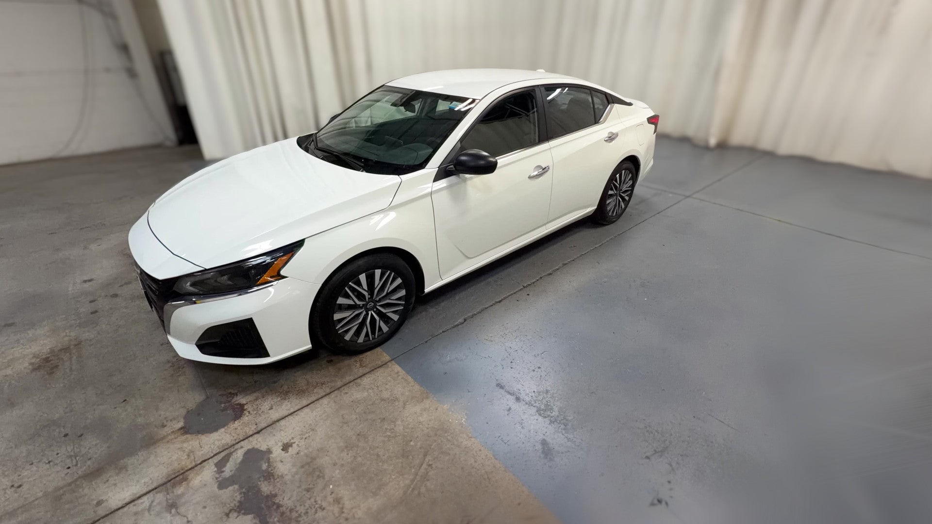 2025 Nissan Altima vehicle photo