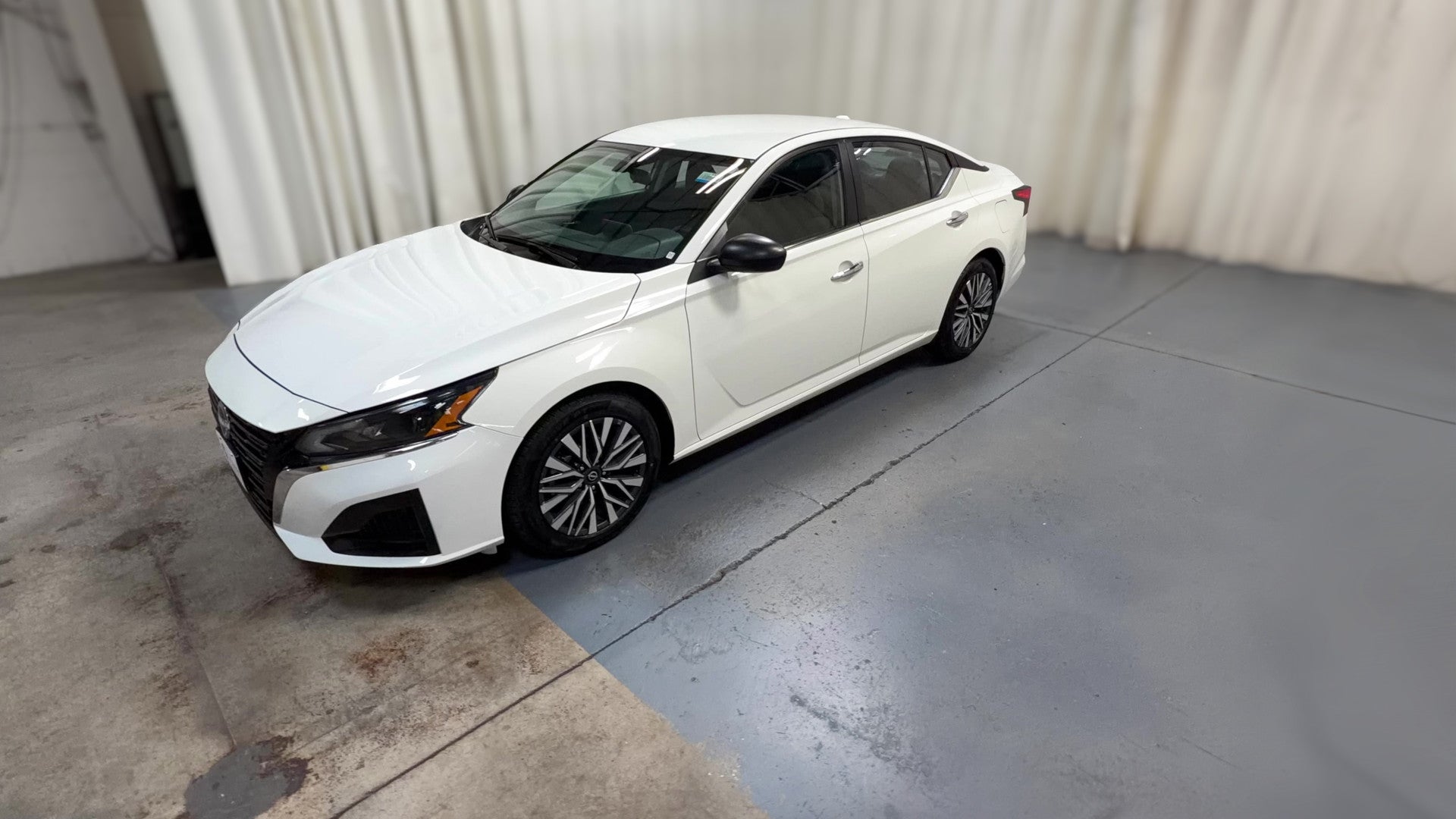 2025 Nissan Altima vehicle photo
