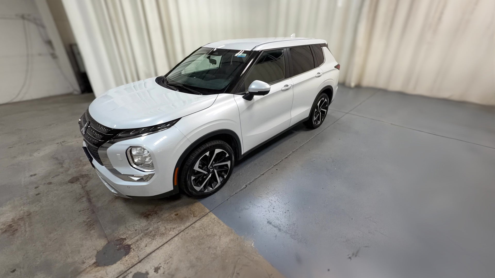 2024 Mitsubishi Outlander vehicle photo
