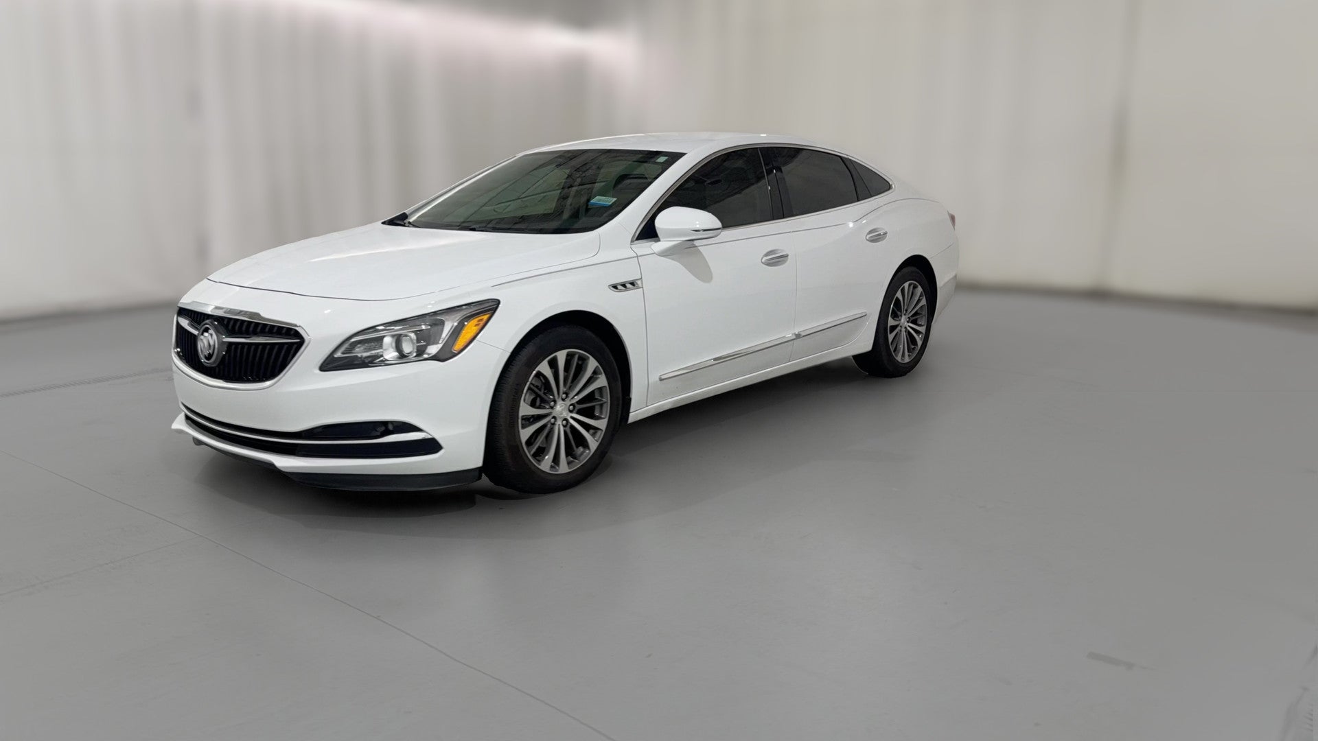 2018 Buick LaCrosse vehicle photo