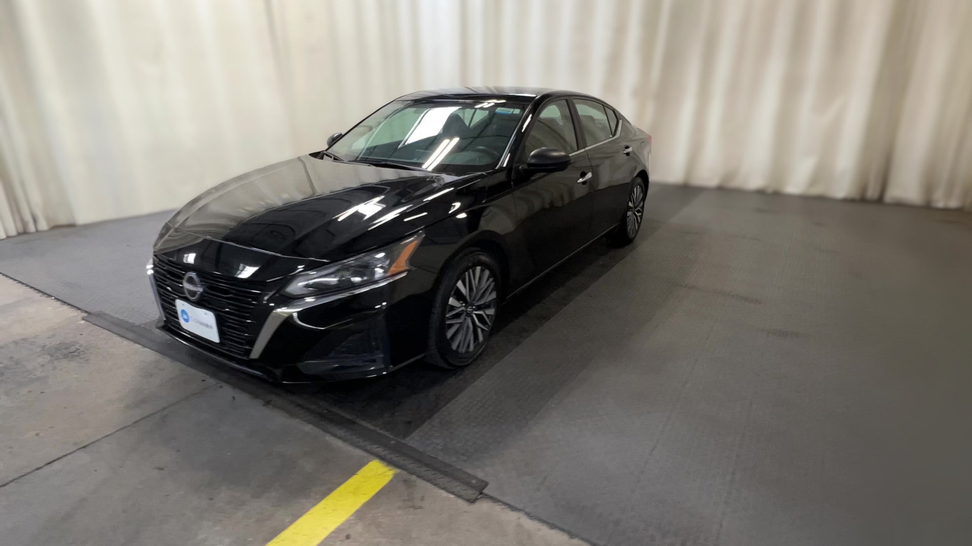 2025 Nissan Altima vehicle photo