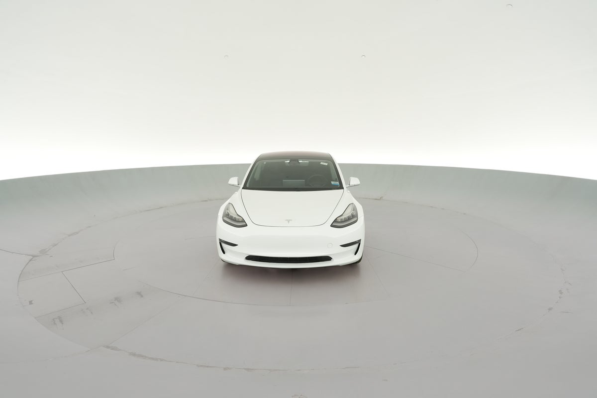 2018 Tesla Model 3 Mid Range Rear-Wheel Drive in White — 360° view 1