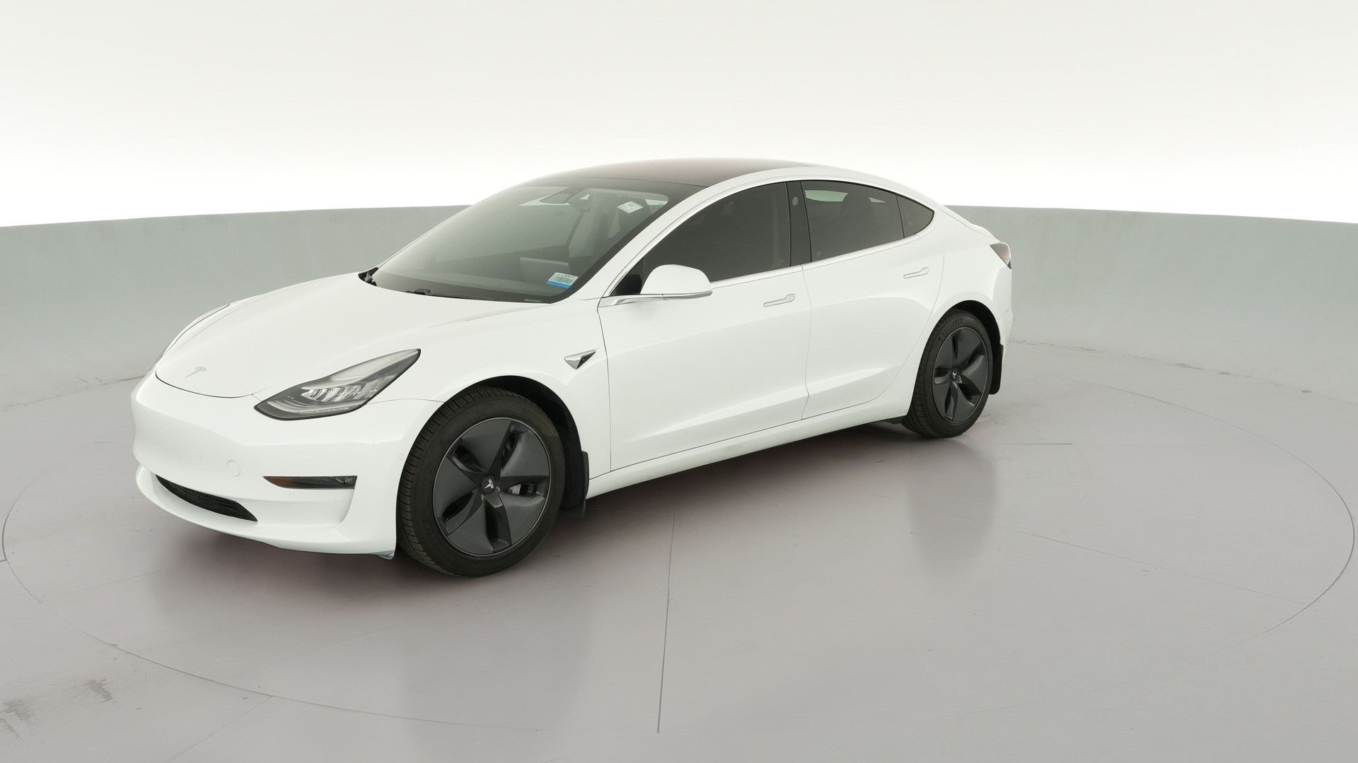2018 Tesla Model 3 vehicle photo
