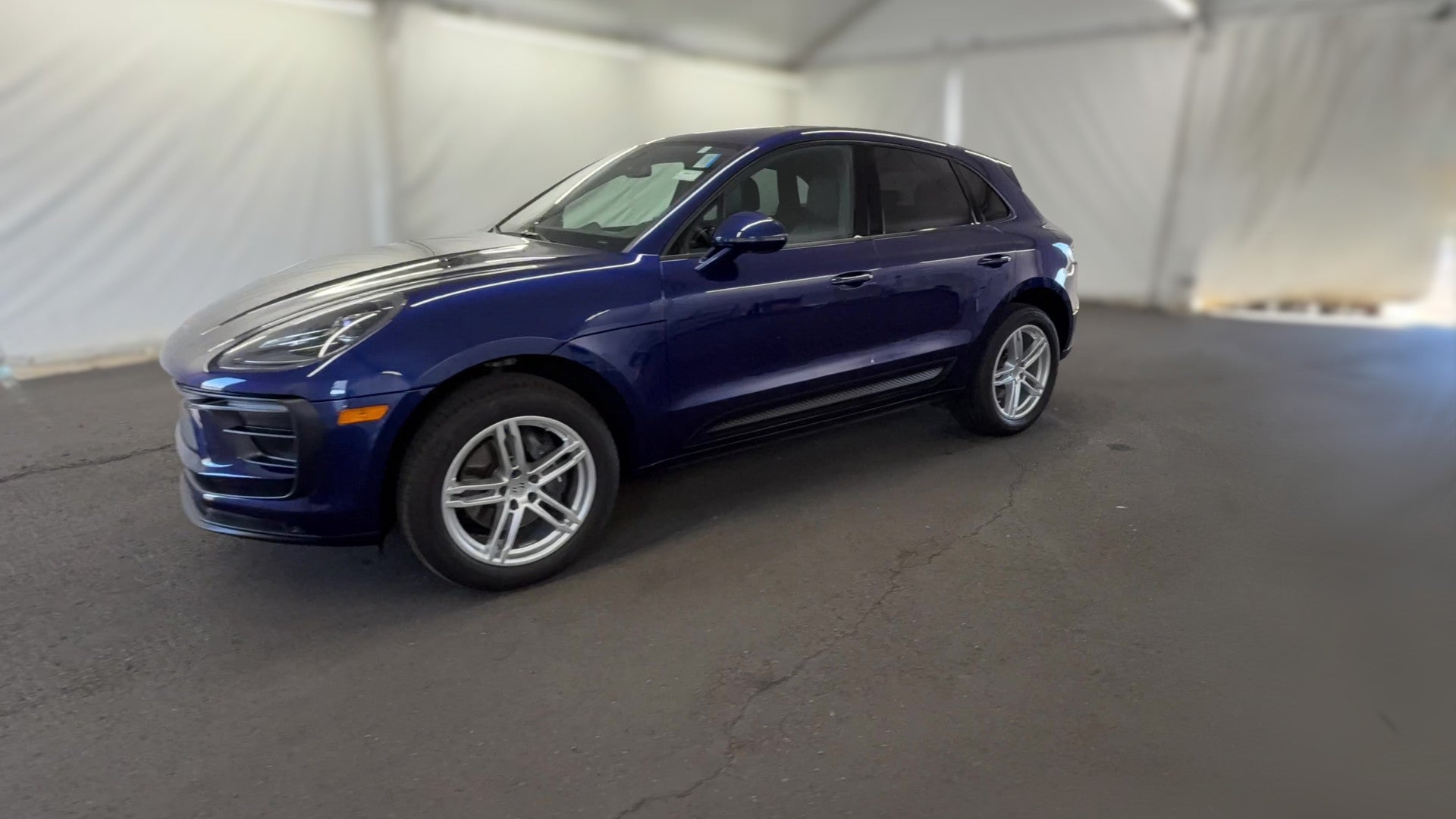 2024 Porsche Macan vehicle photo
