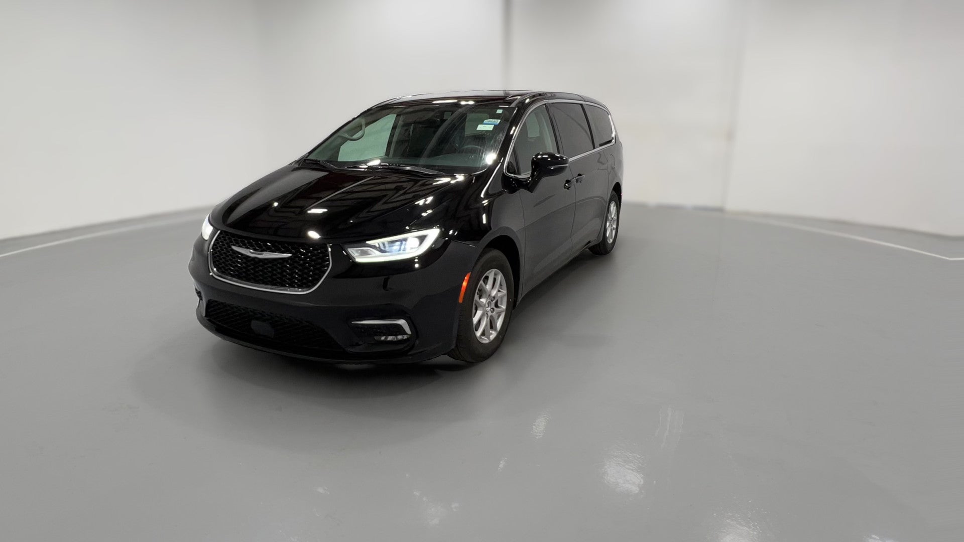 2024 Chrysler Pacifica vehicle photo