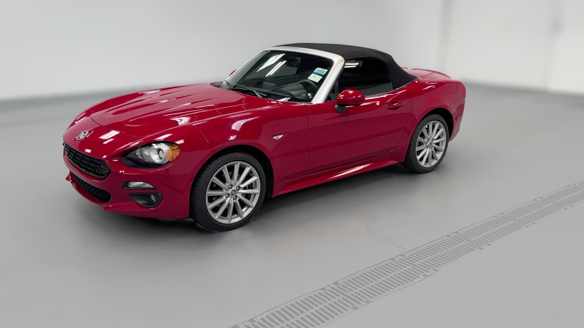 2018 FIAT 124 Spider vehicle photo