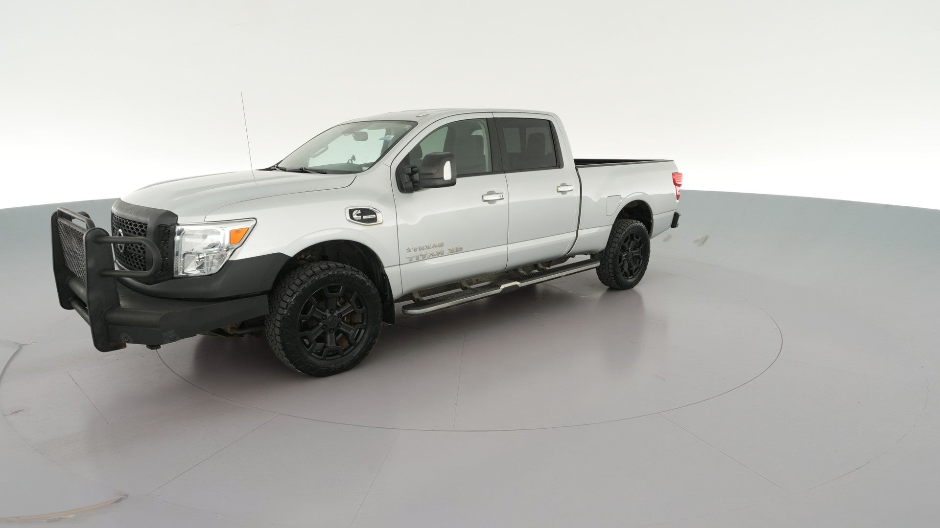 2018 Nissan TITAN XD Crew Cab vehicle photo