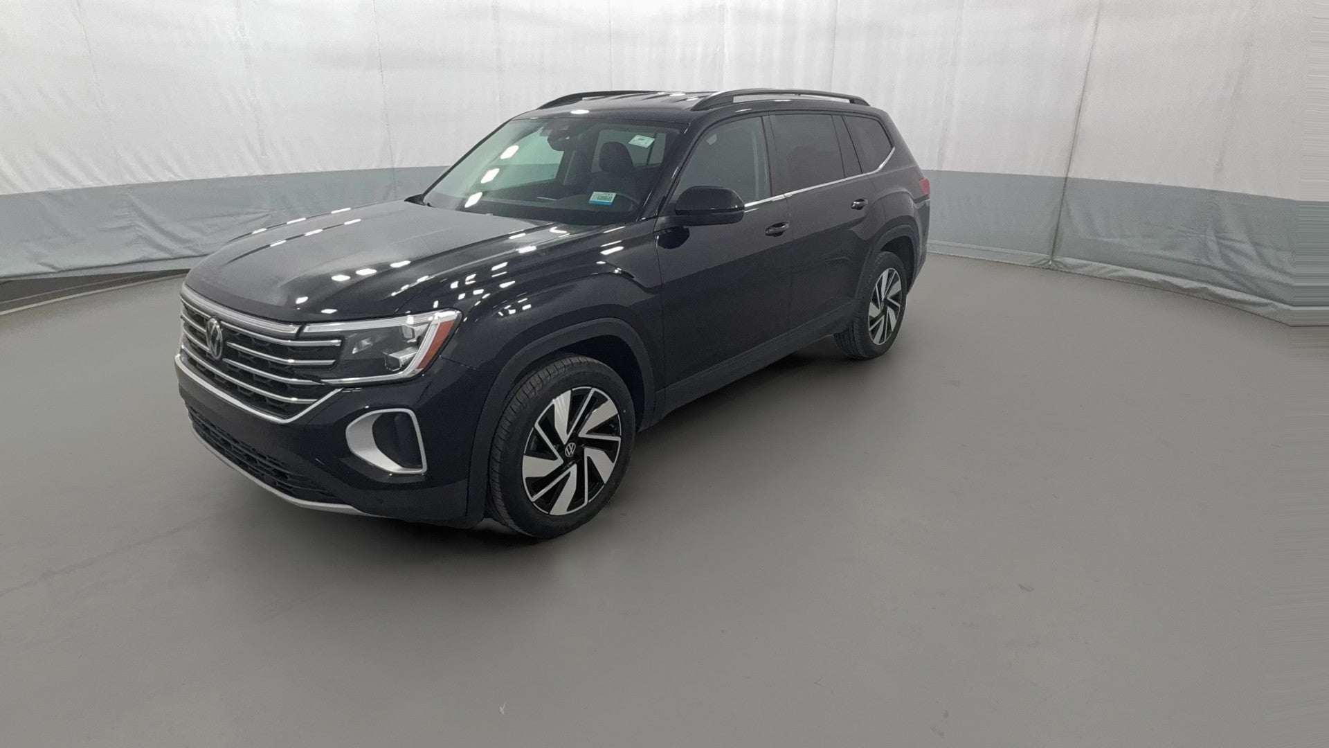 2025 Volkswagen Atlas vehicle photo