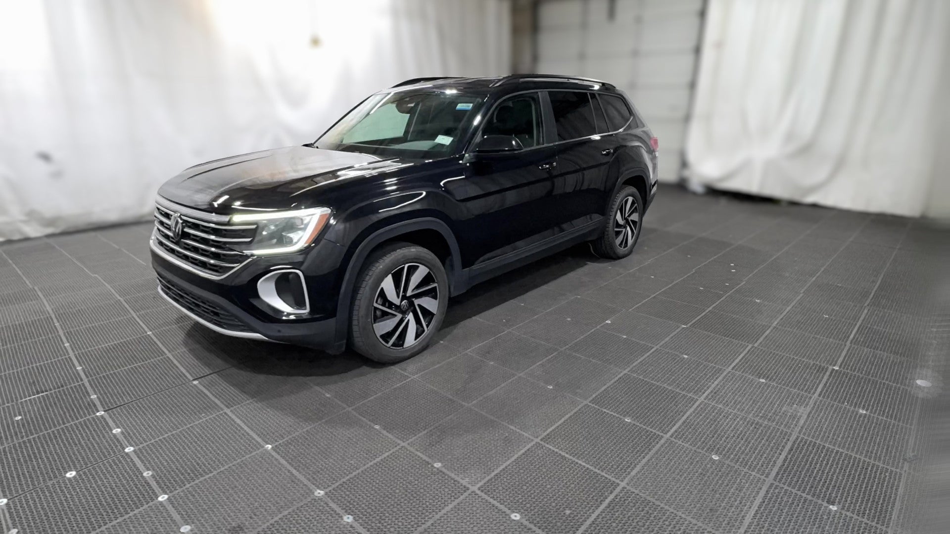 2025 Volkswagen Atlas vehicle photo