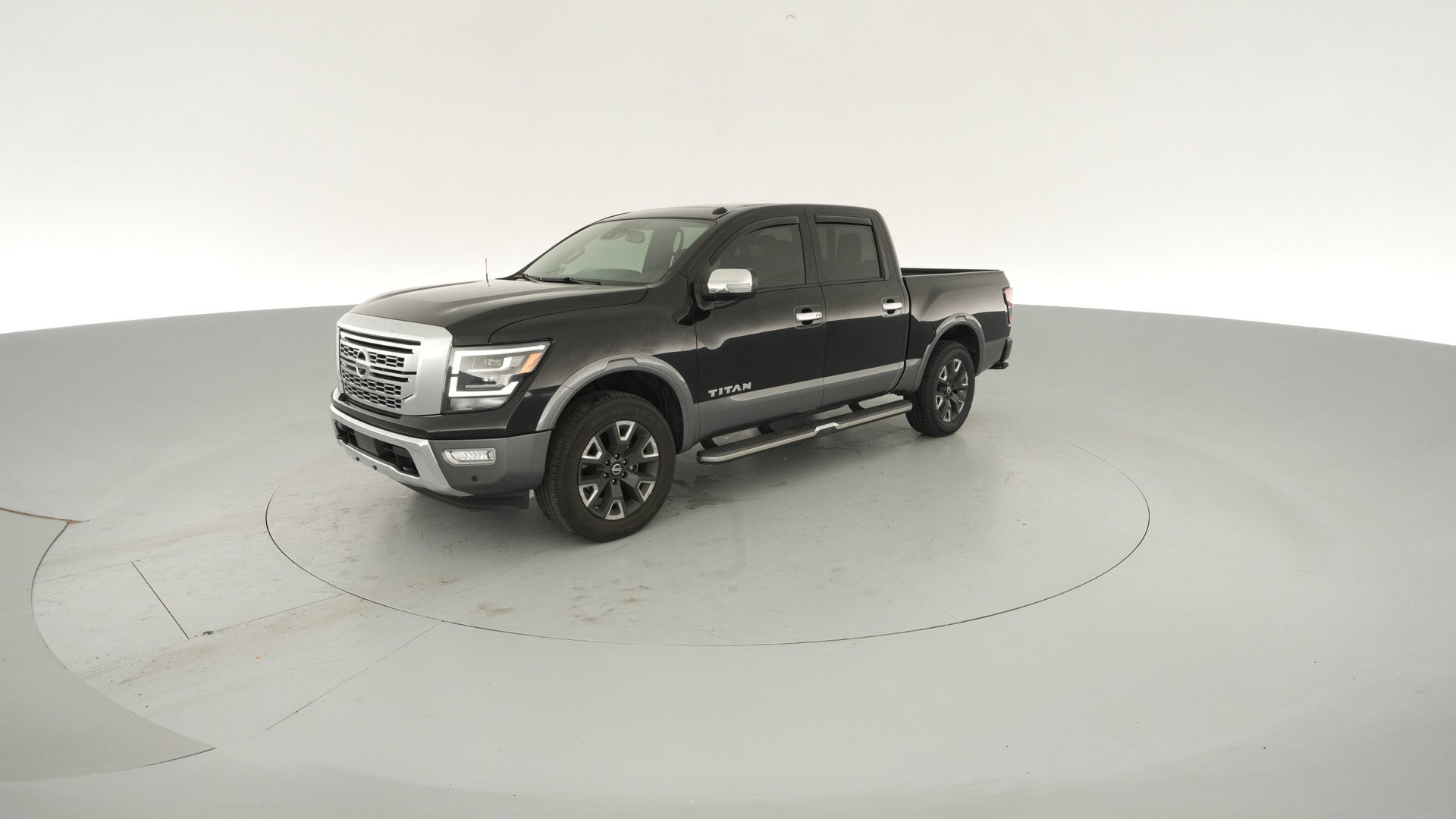 2021 Nissan Titan Crew Cab vehicle photo