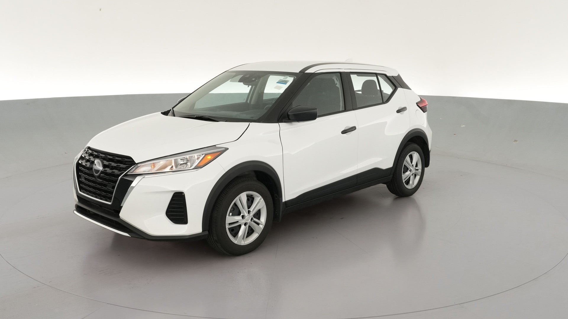 2025 Nissan Kicks Play vehicle photo