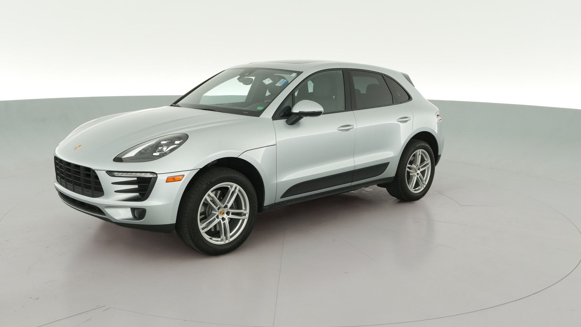 2018 Porsche Macan vehicle photo