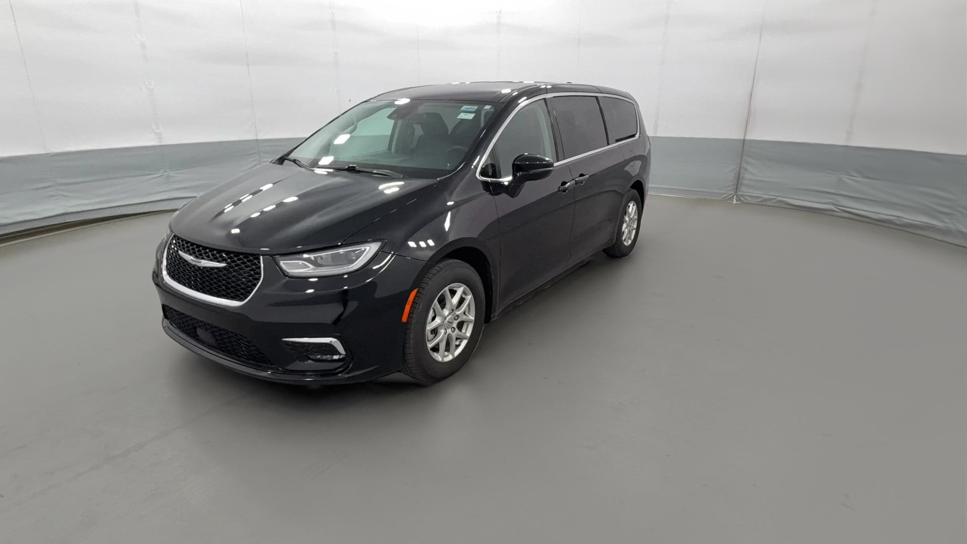 2024 Chrysler Pacifica vehicle photo