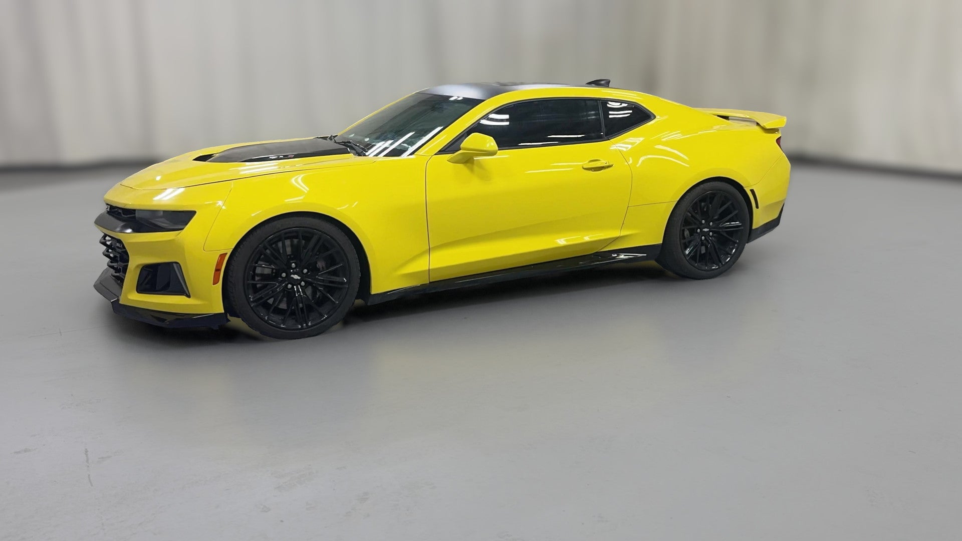 2018 Chevrolet Camaro vehicle photo