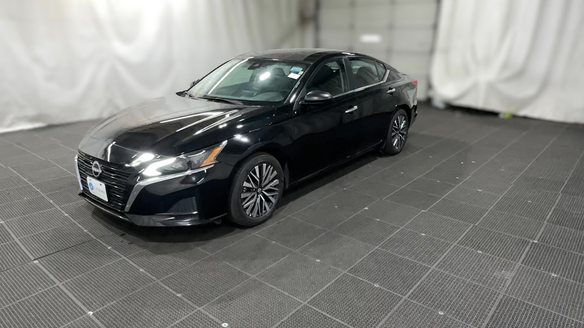 2025 Nissan Altima vehicle photo