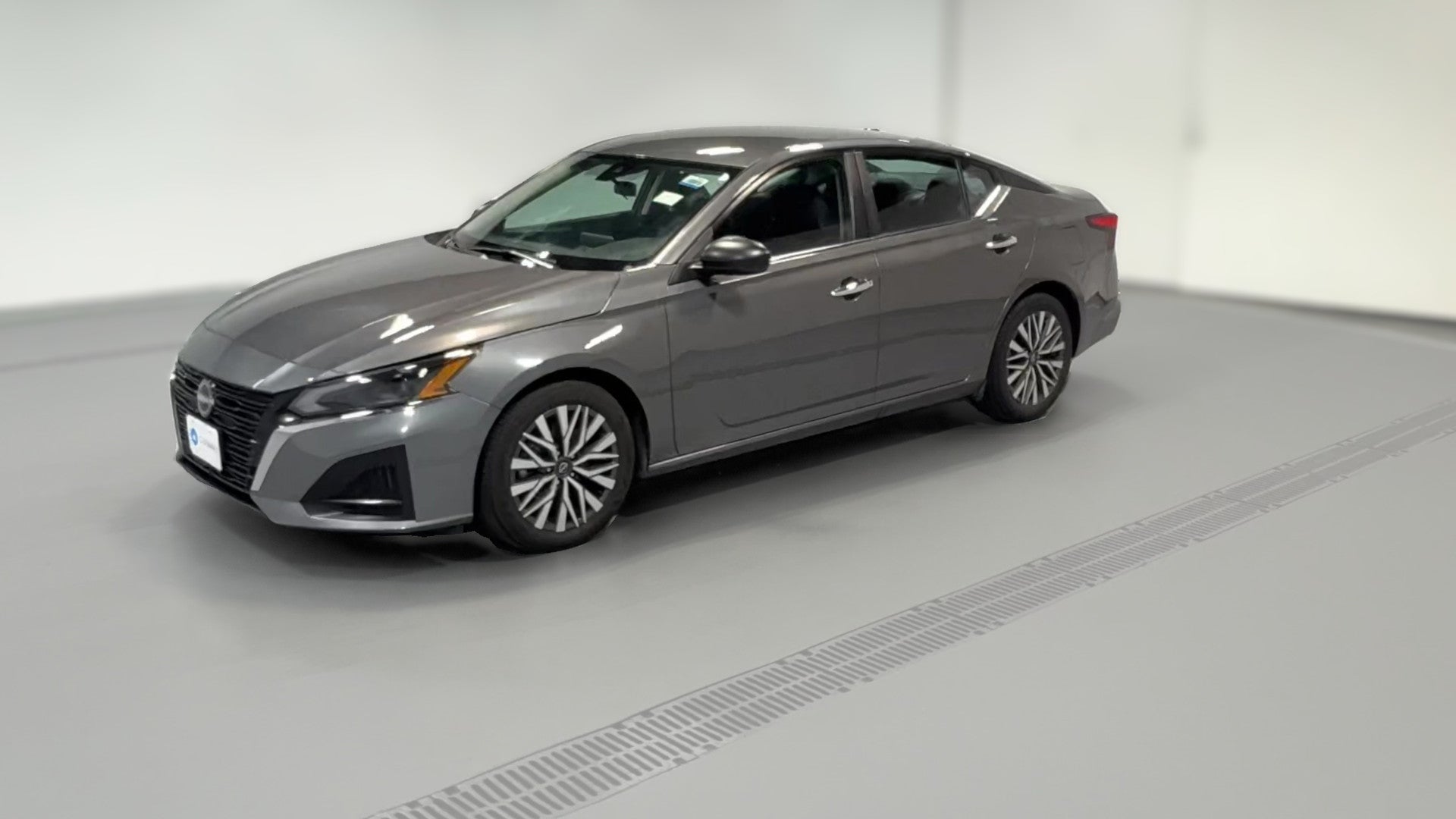 2025 Nissan Altima vehicle photo