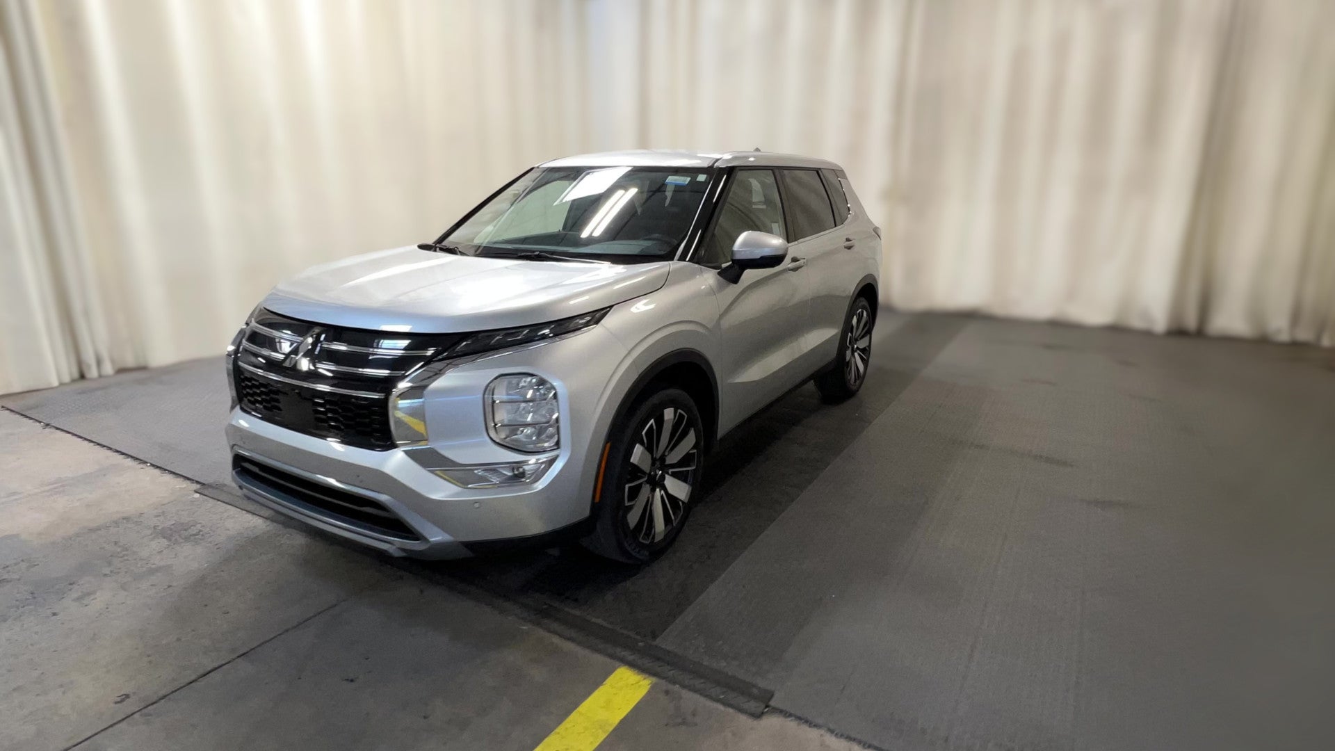 2025 Mitsubishi Outlander vehicle photo