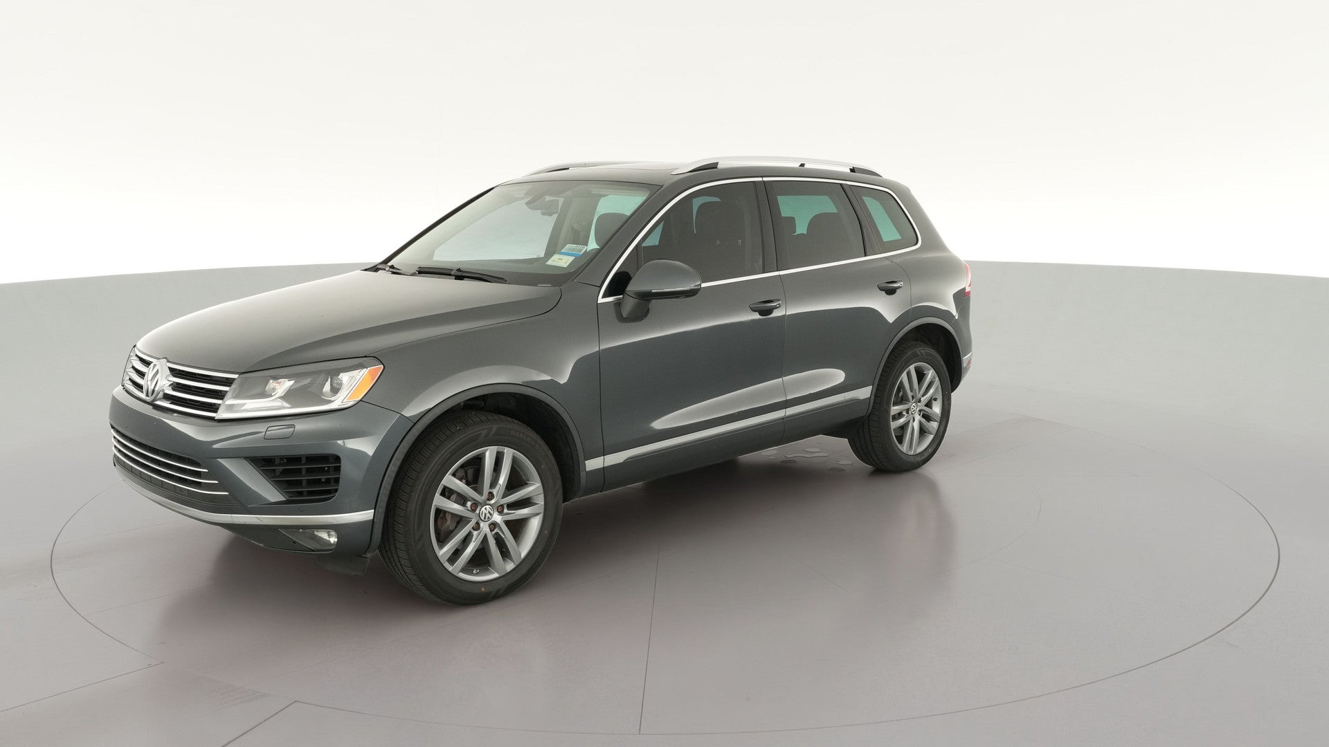 2015 Volkswagen Touareg vehicle photo