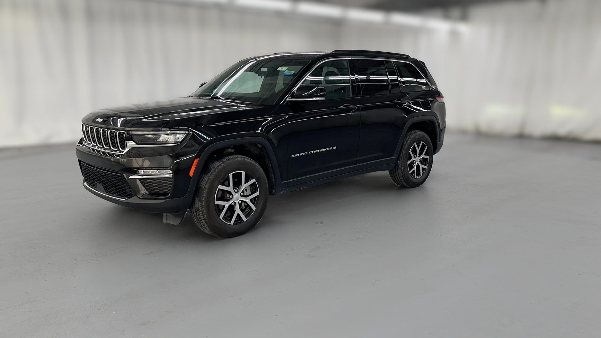 2025 Jeep Grand Cherokee vehicle photo