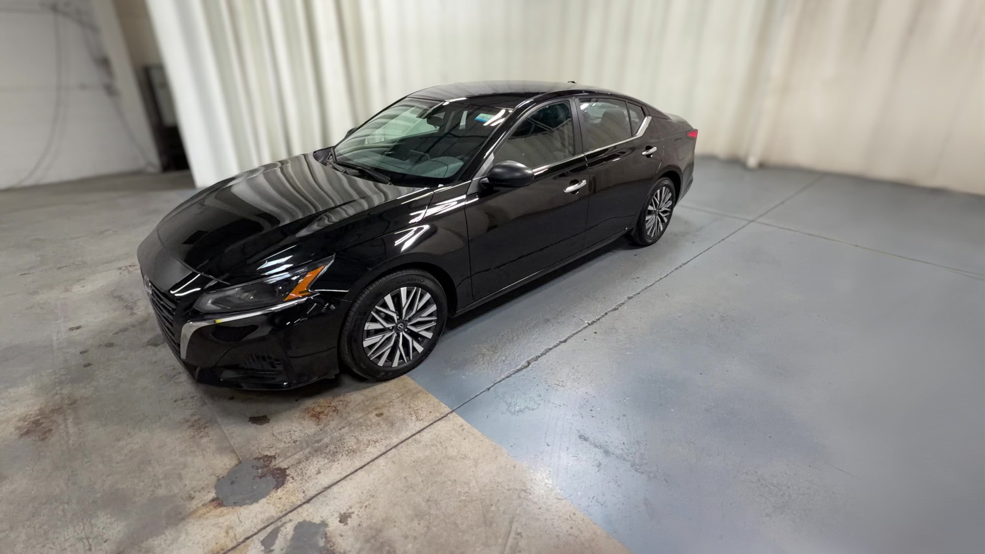 2025 Nissan Altima vehicle photo