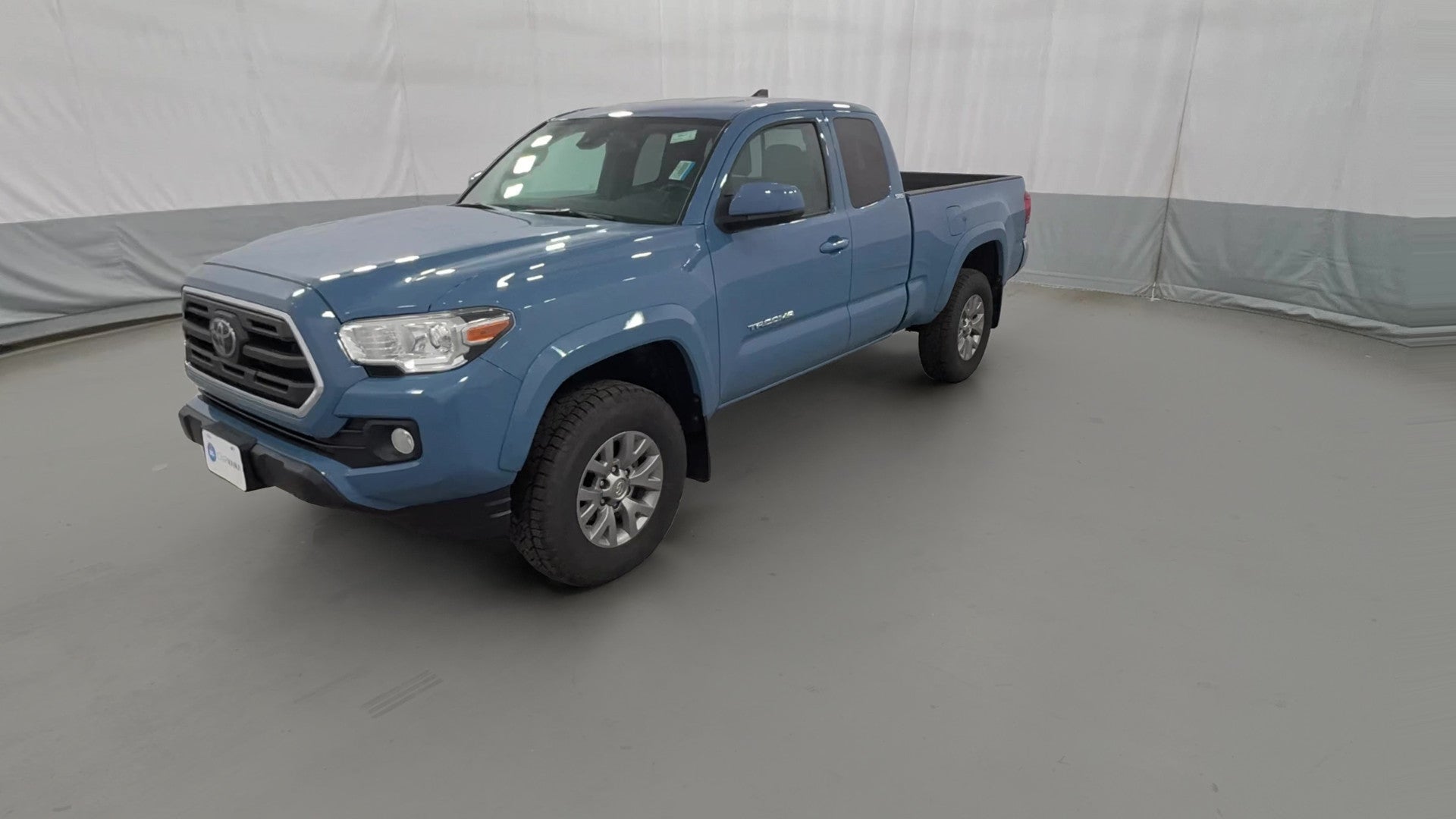 2019 Toyota Tacoma Access Cab vehicle photo