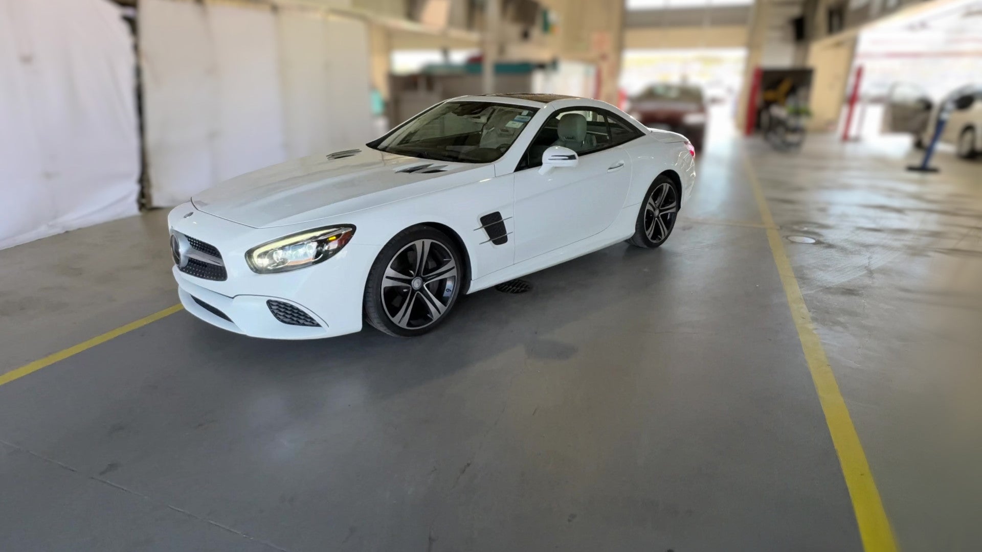 2017 Mercedes-Benz SL vehicle photo