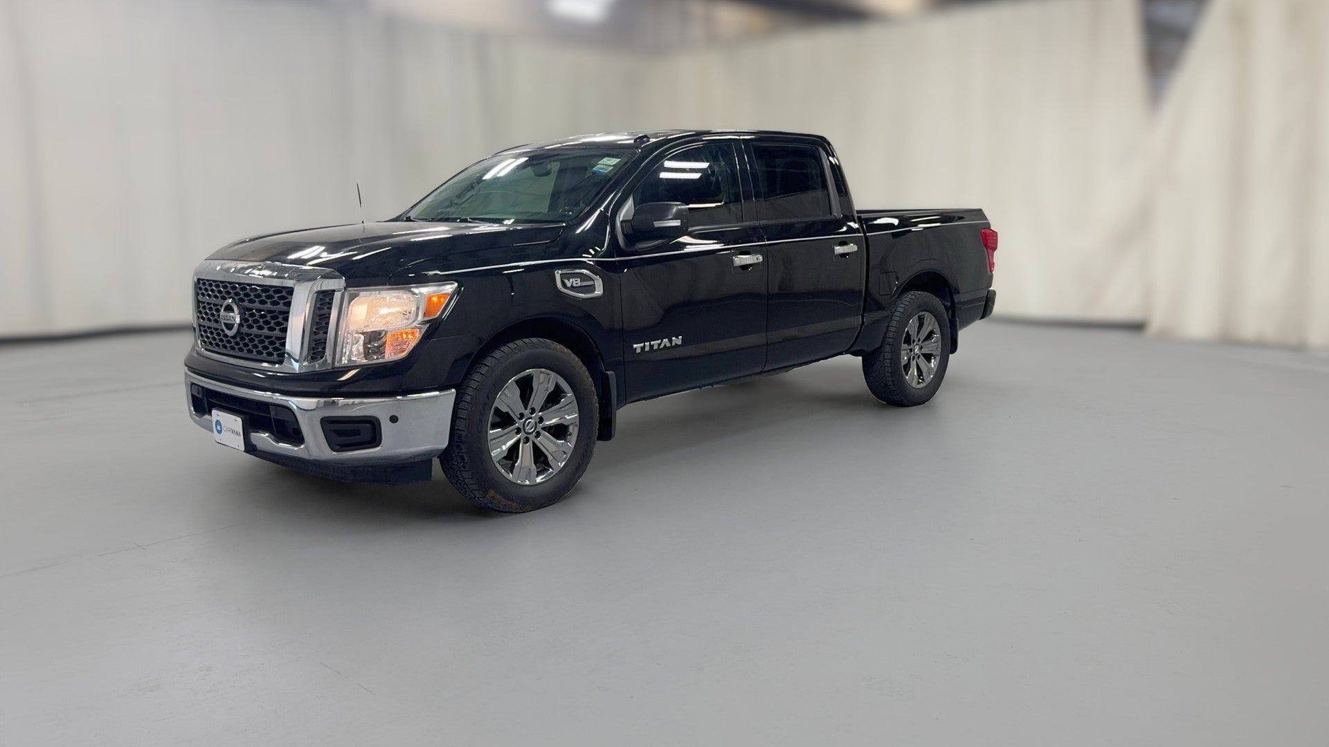 2017 Nissan Titan Crew Cab vehicle photo
