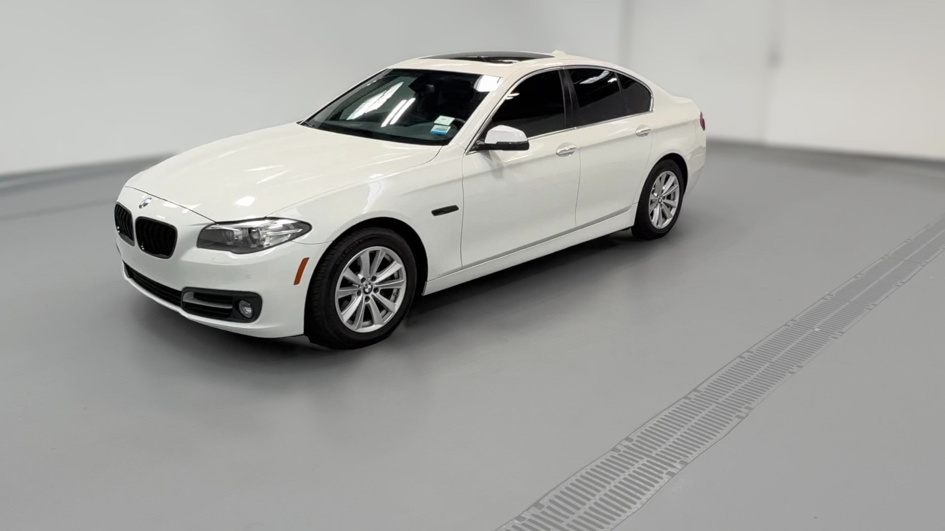 2015 BMW 5 Series vehicle photo
