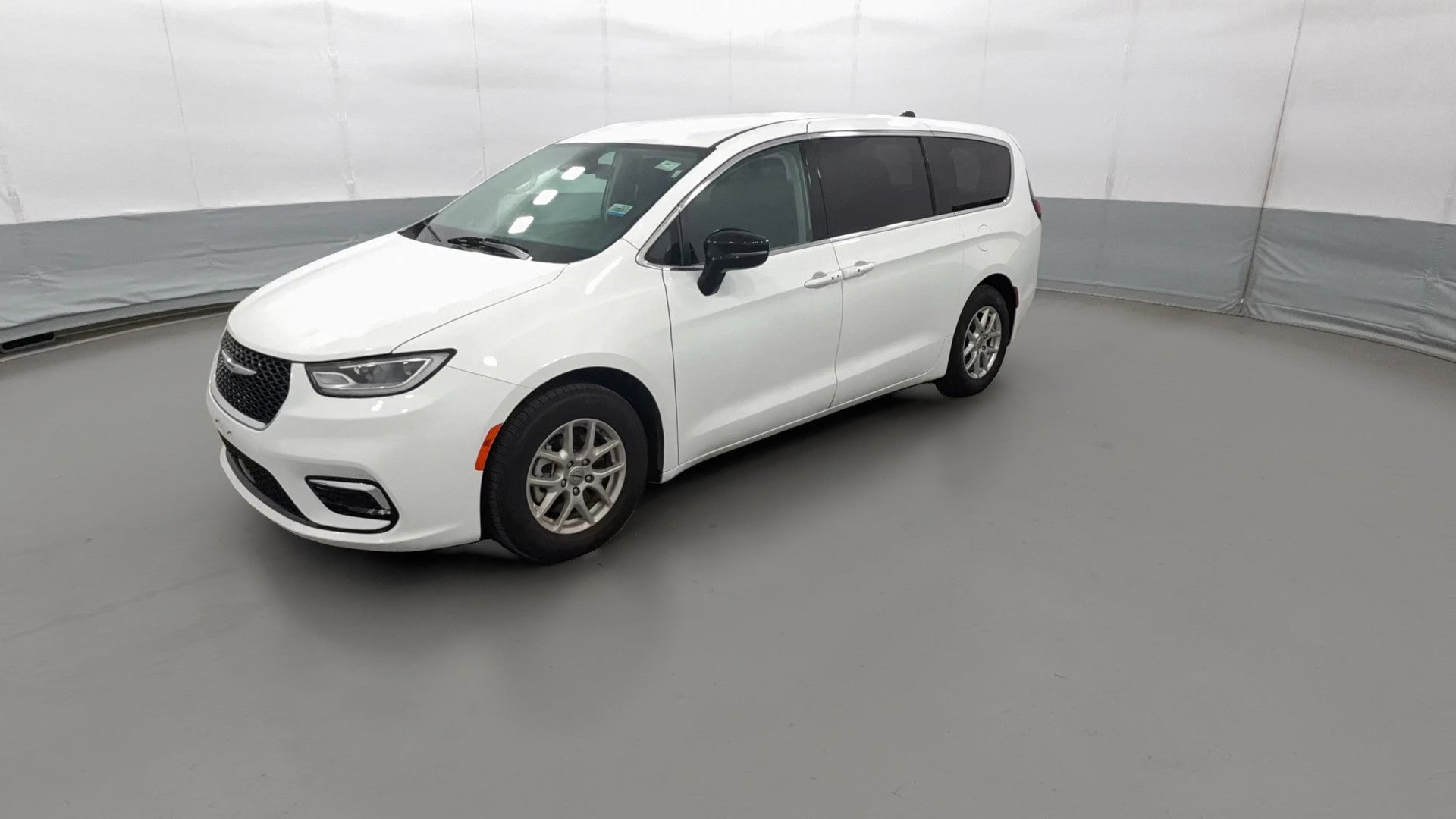 2024 Chrysler Pacifica vehicle photo