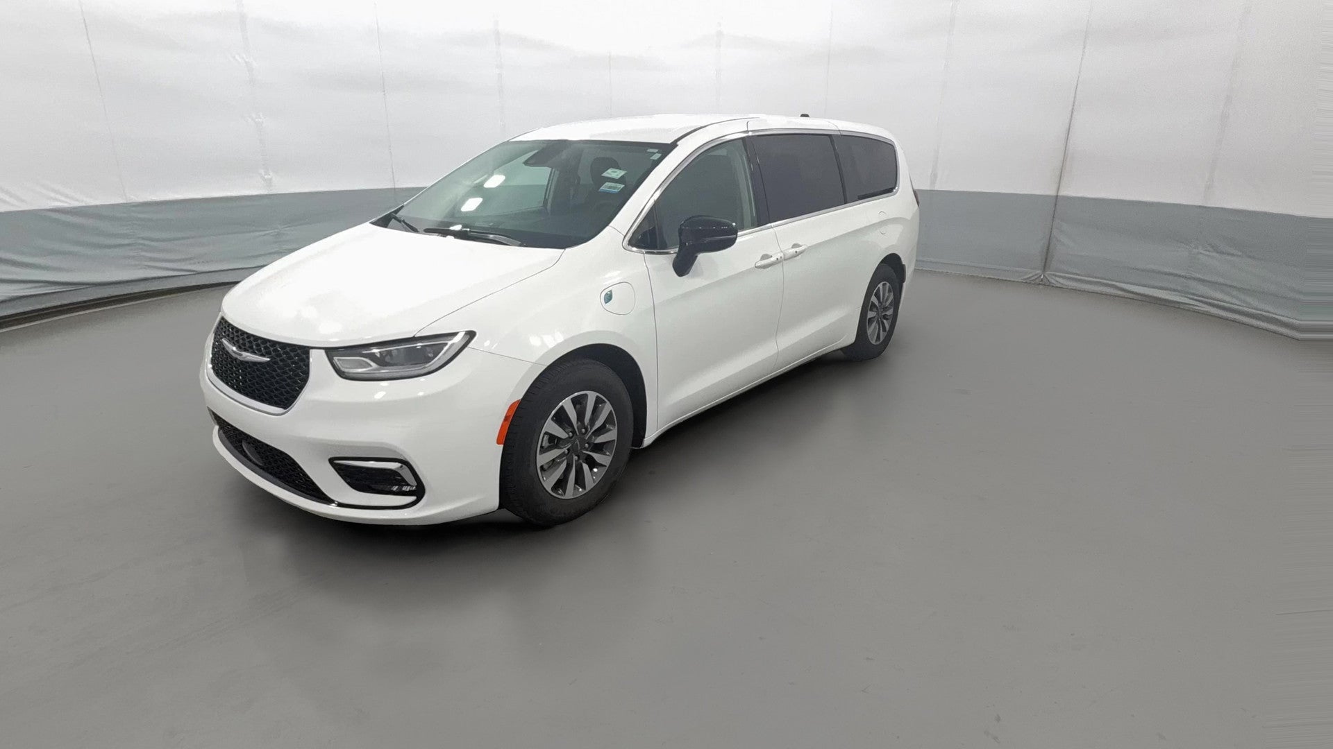 2024 Chrysler Pacifica Hybrid vehicle photo