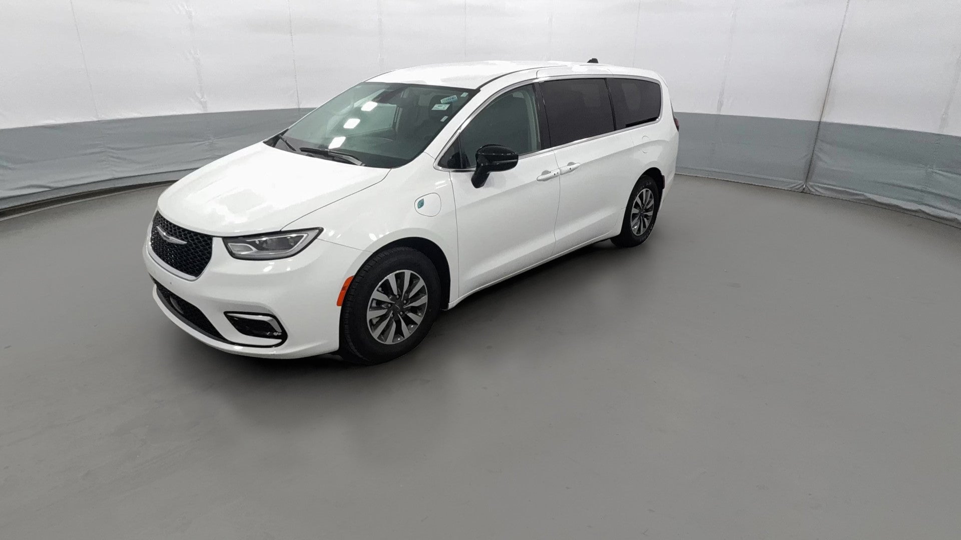 2024 Chrysler Pacifica Hybrid vehicle photo