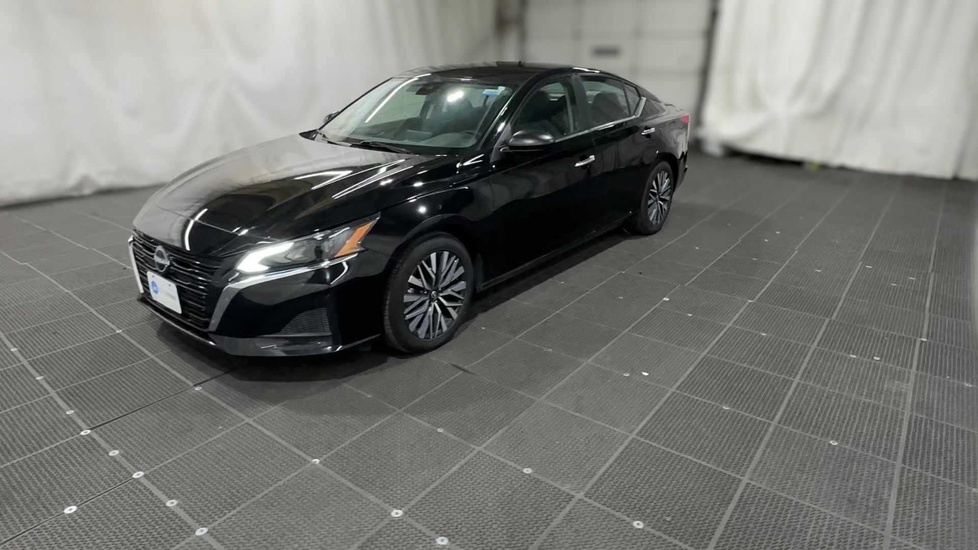 2025 Nissan Altima vehicle photo