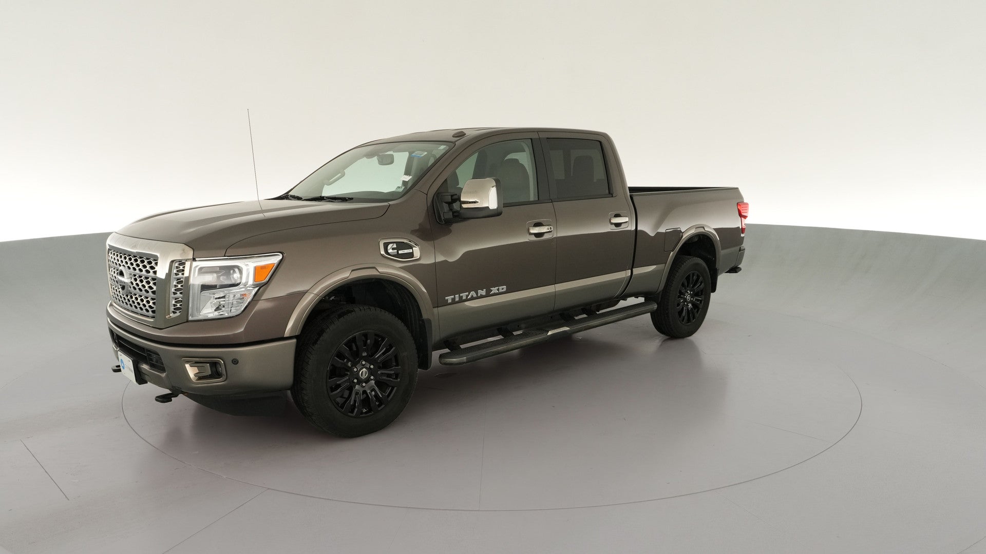 2018 Nissan TITAN XD Crew Cab vehicle photo